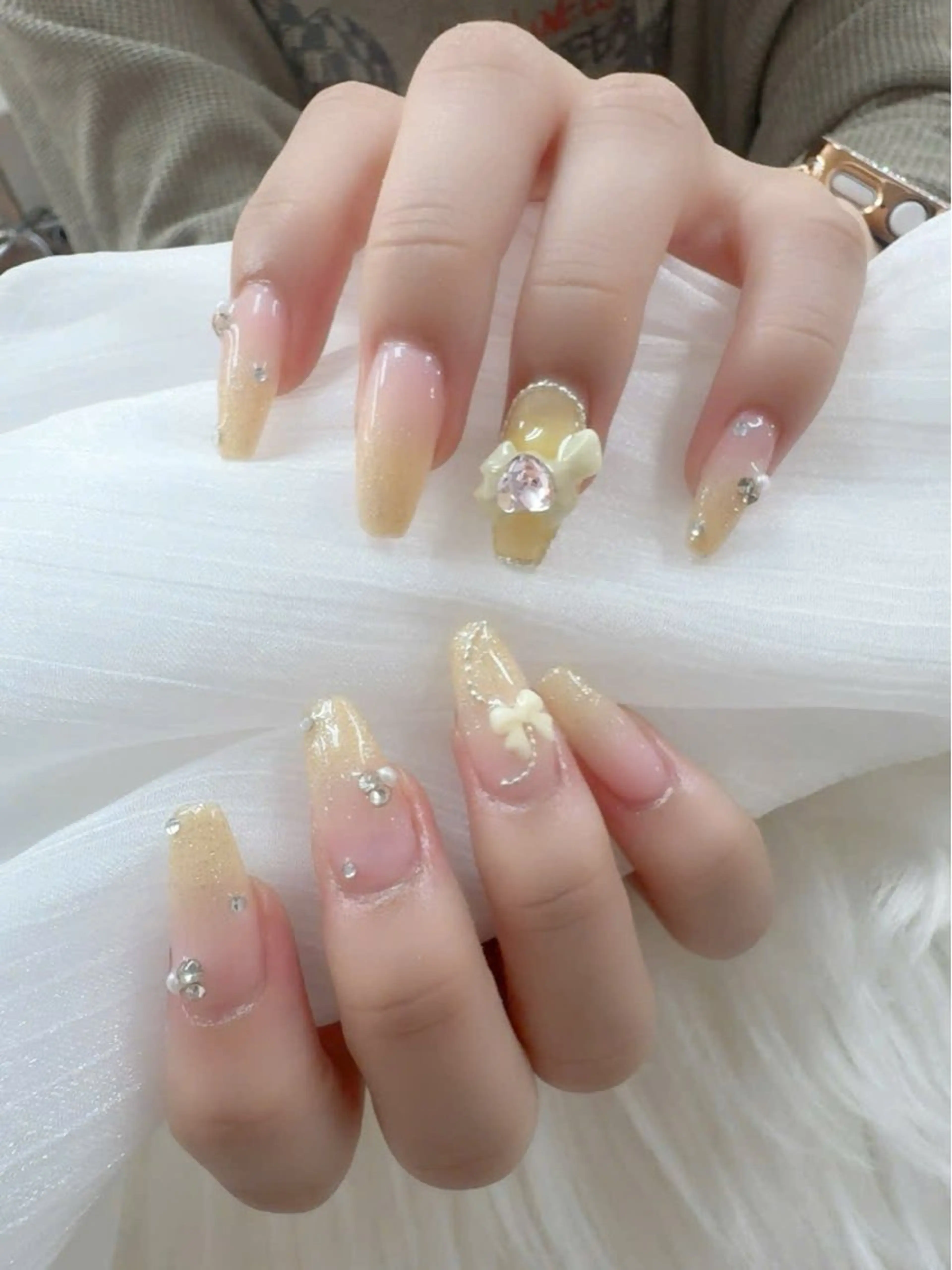 ネイル フレンチネイル グラデーション キラキラネイル 韓国ネイル マグネットネイル ハンドネイル ハンドケア Hara Nail 【パラジェル使用】のネイルデザイン