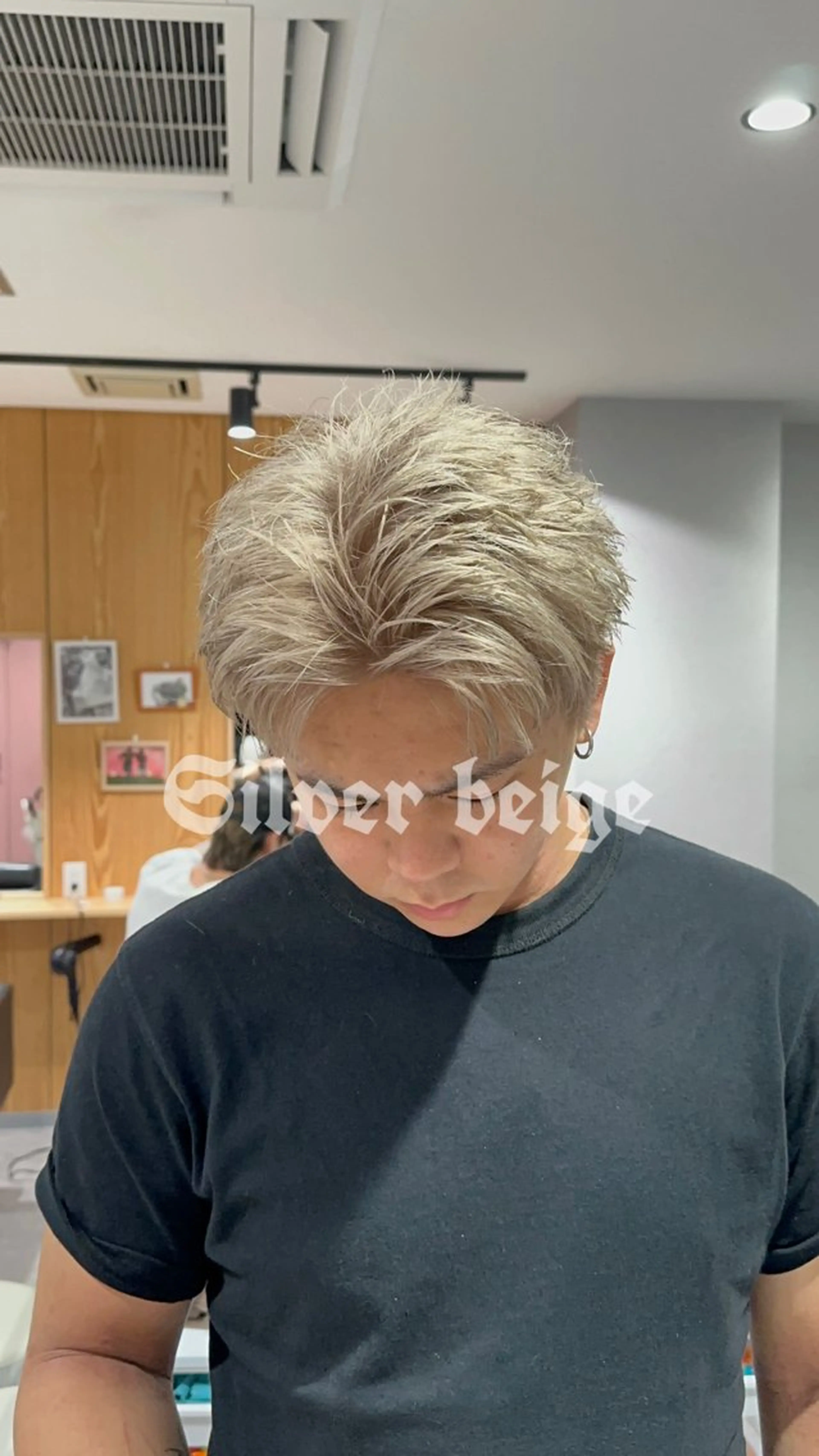 ショート カラー メンズ メンズハイトーン ブロンド ハイトーンカラー シルバー カット ヘアカラー メンズ特化型 美容師[福永一世]のヘアスタイル