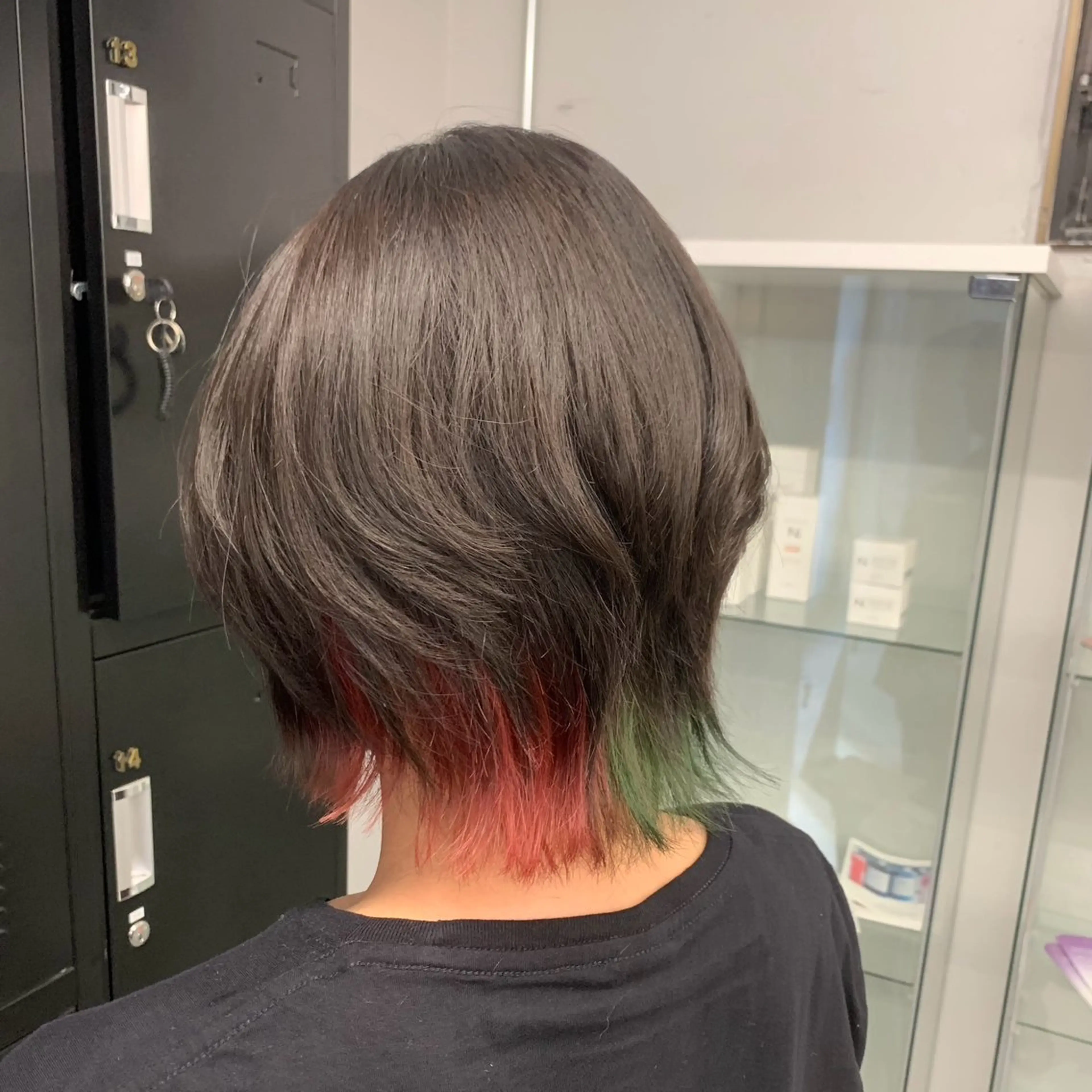 ミディアム カラー ブリーチ デザインカラー ピンクカラー レッドカラー ウルフカット ヘアカラー ✨メンズ✨ブリーチ✨ MASAのヘアスタイル