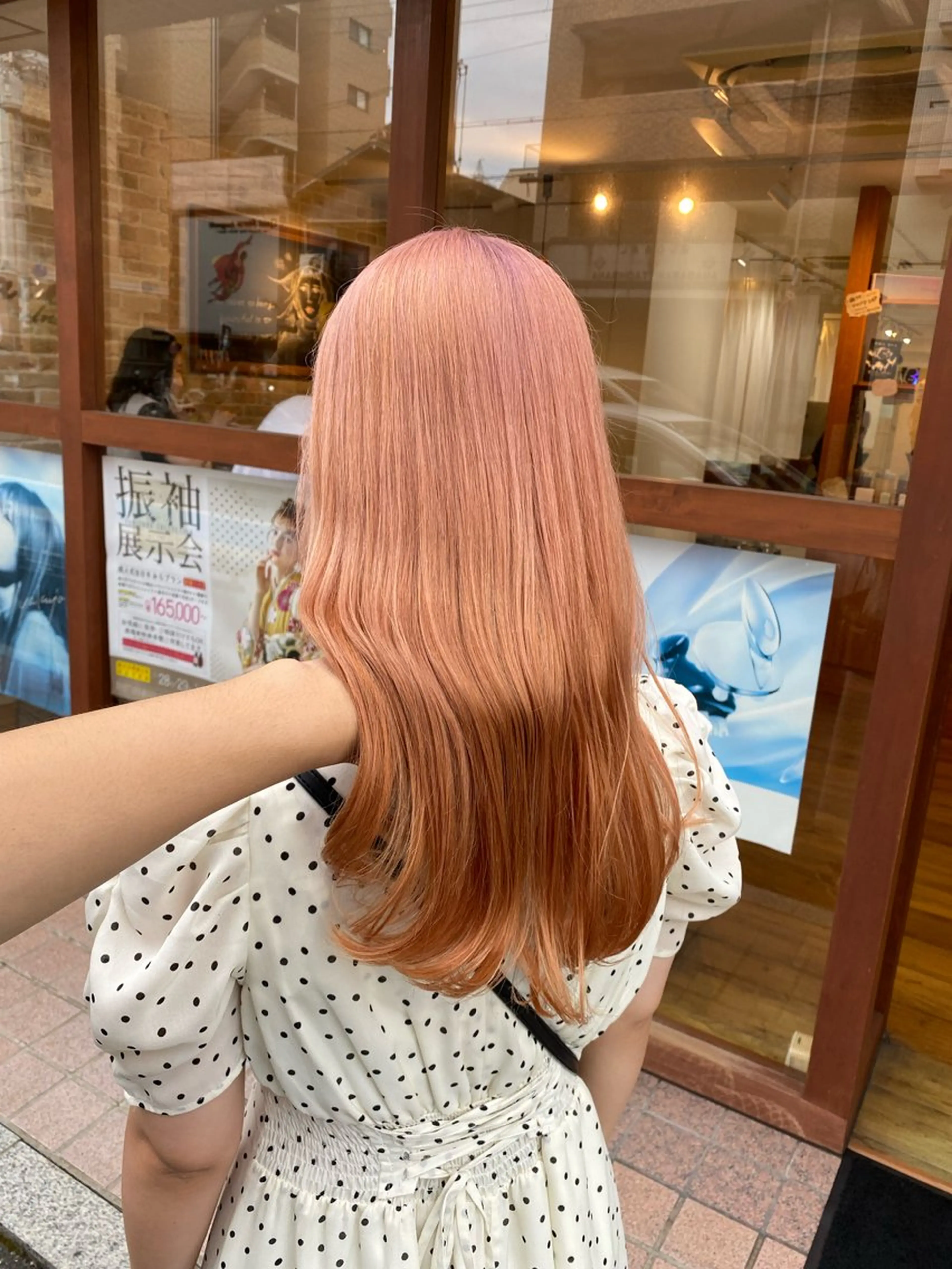 ロング カラー ブリーチ オレンジ ピンクカラー 縮毛矯正とレイヤー カット/杉村凜汰郎のヘアスタイル