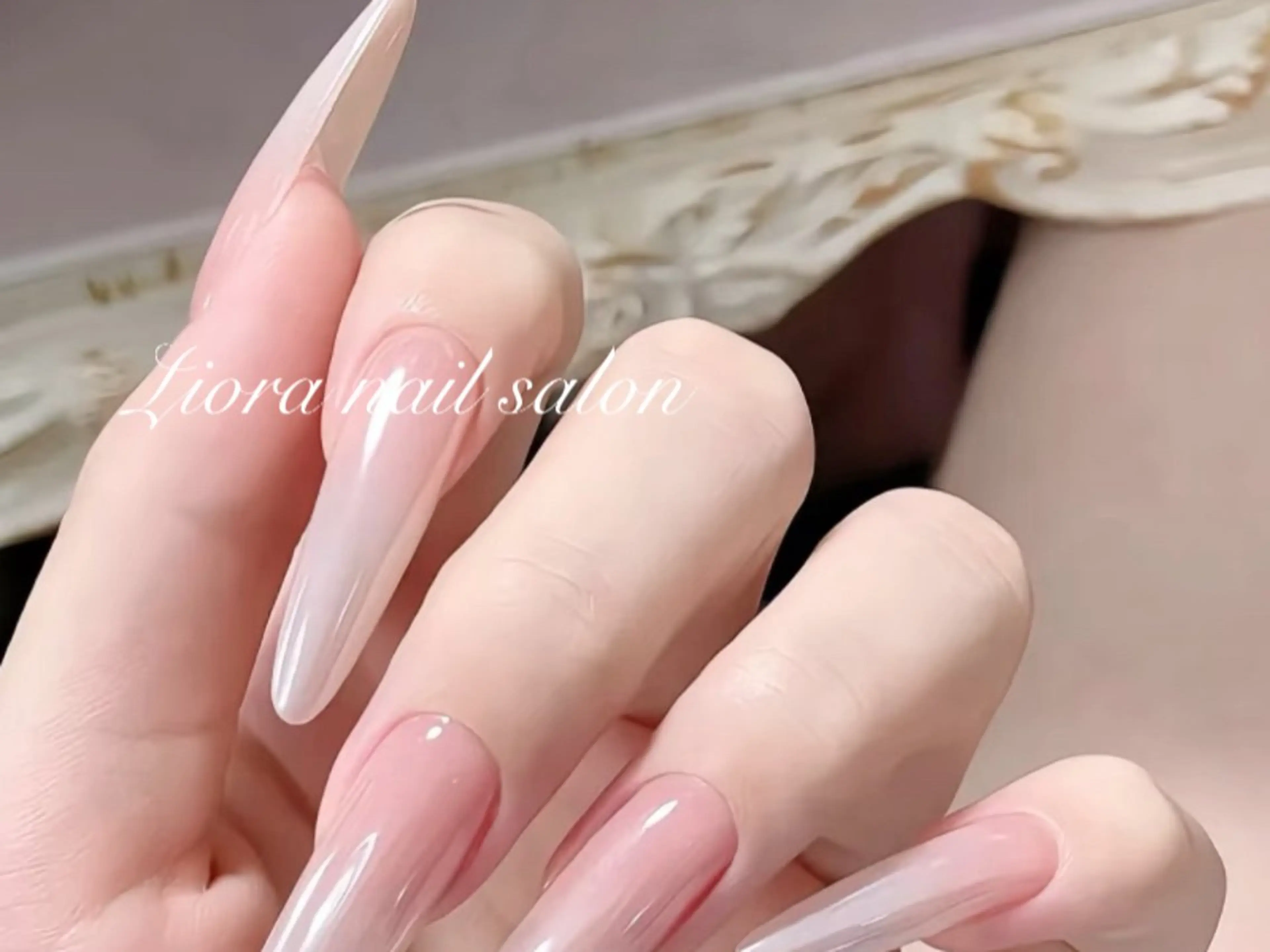 ネイル フレンチネイル ジェルネイル ガーリー グラデーション キラキラネイル ハンドネイル Liora nail スカルプ専門店のネイルデザイン