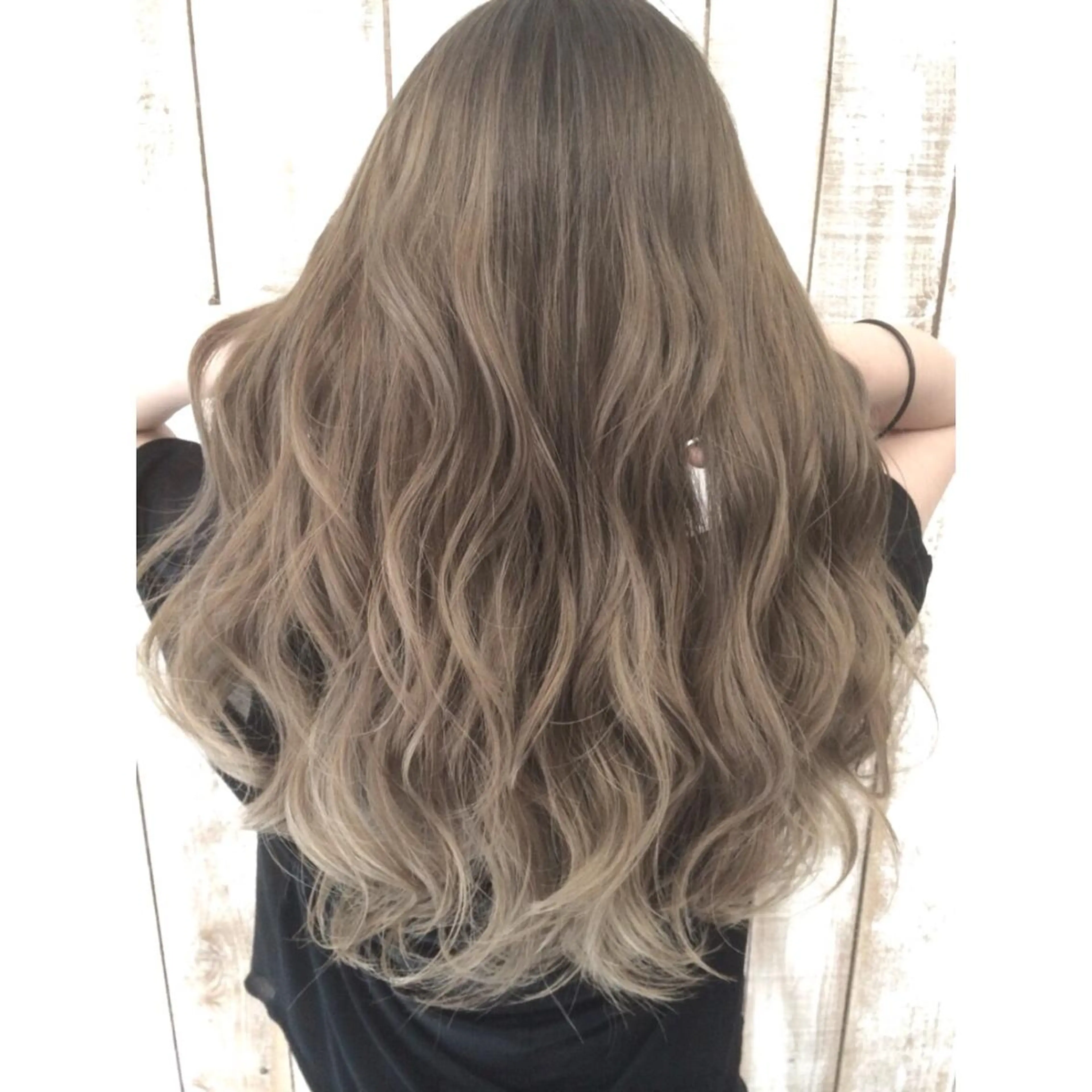 ロング カラー バレイヤージュ ベージュカラー レイヤーカット 井上 一平のヘアスタイル