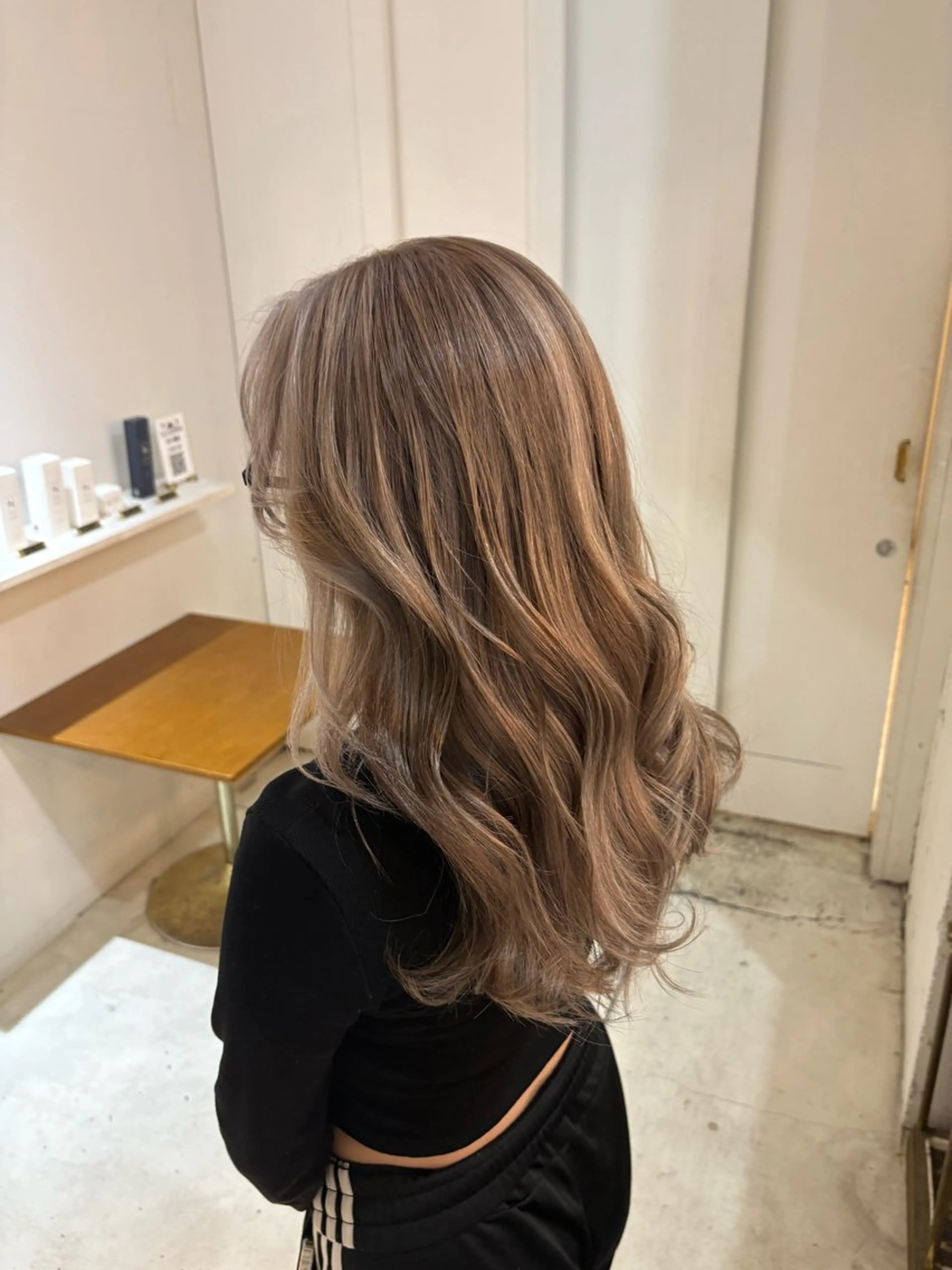 ロング 🩶ハイトーン🖤 URARAのヘアスタイル