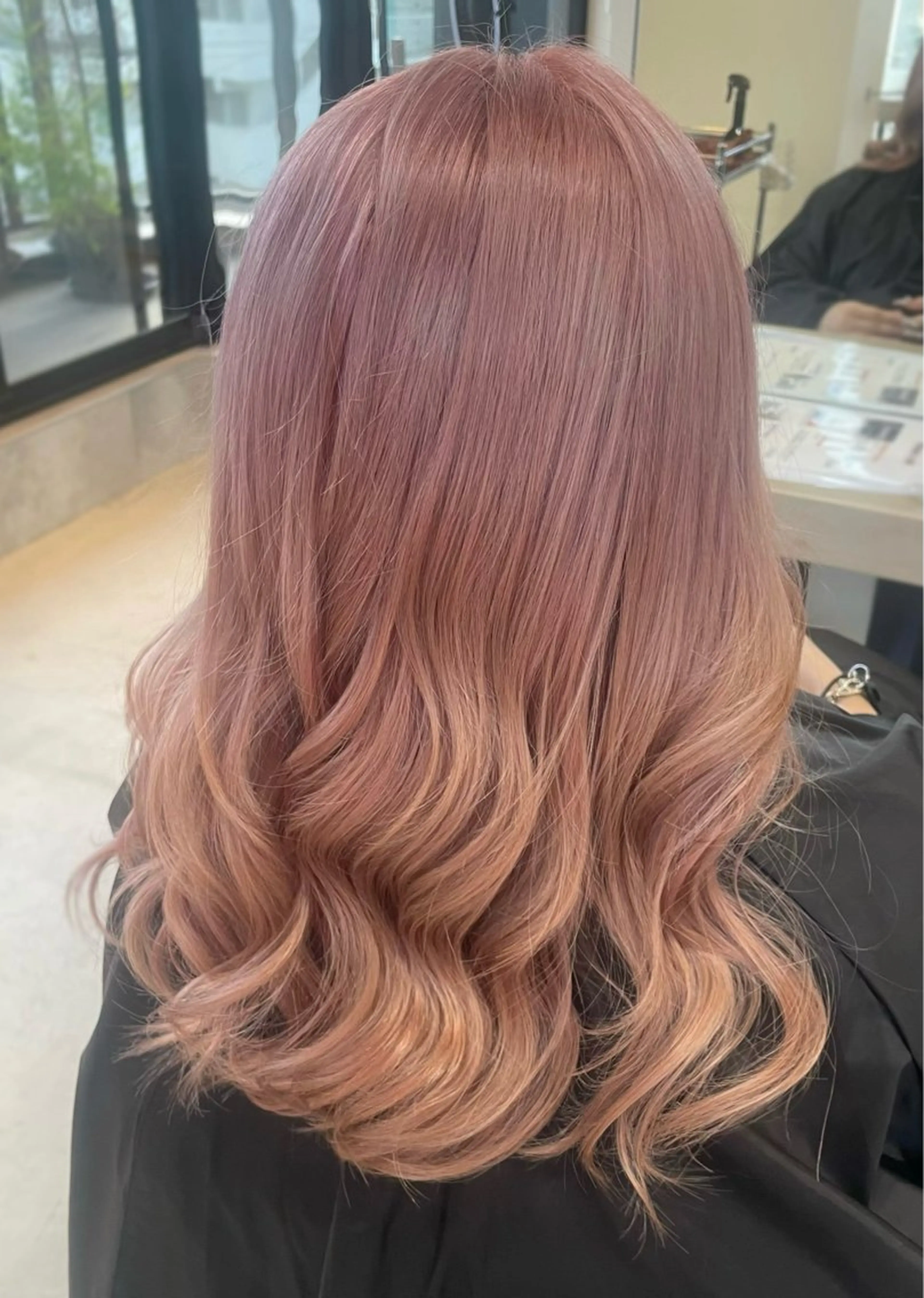 セミロング カラー AKI 🐉のヘアスタイル