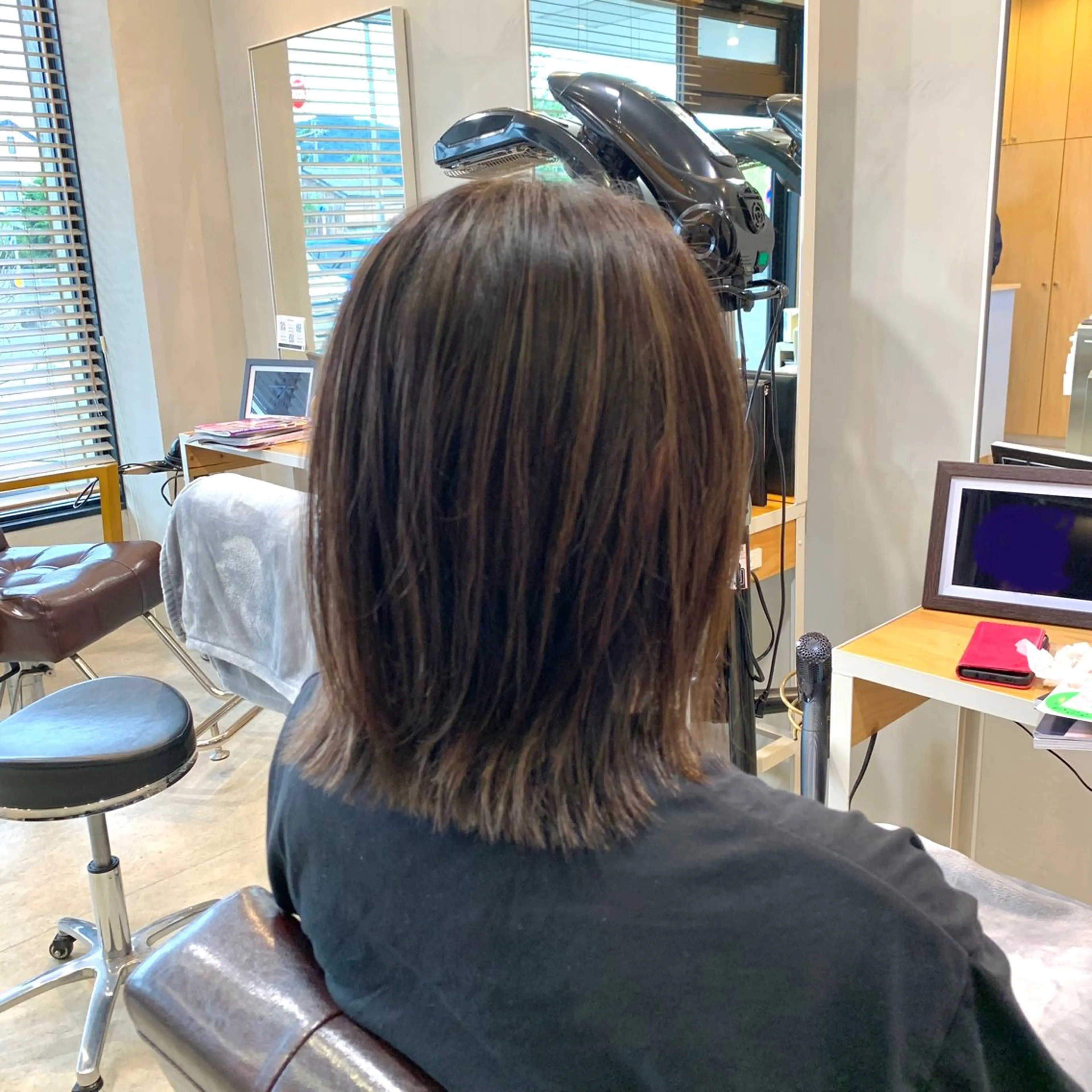 ミディアム レイヤーカット 外ハネヘア 🟢三上亮/ Relation🟢のヘアスタイル