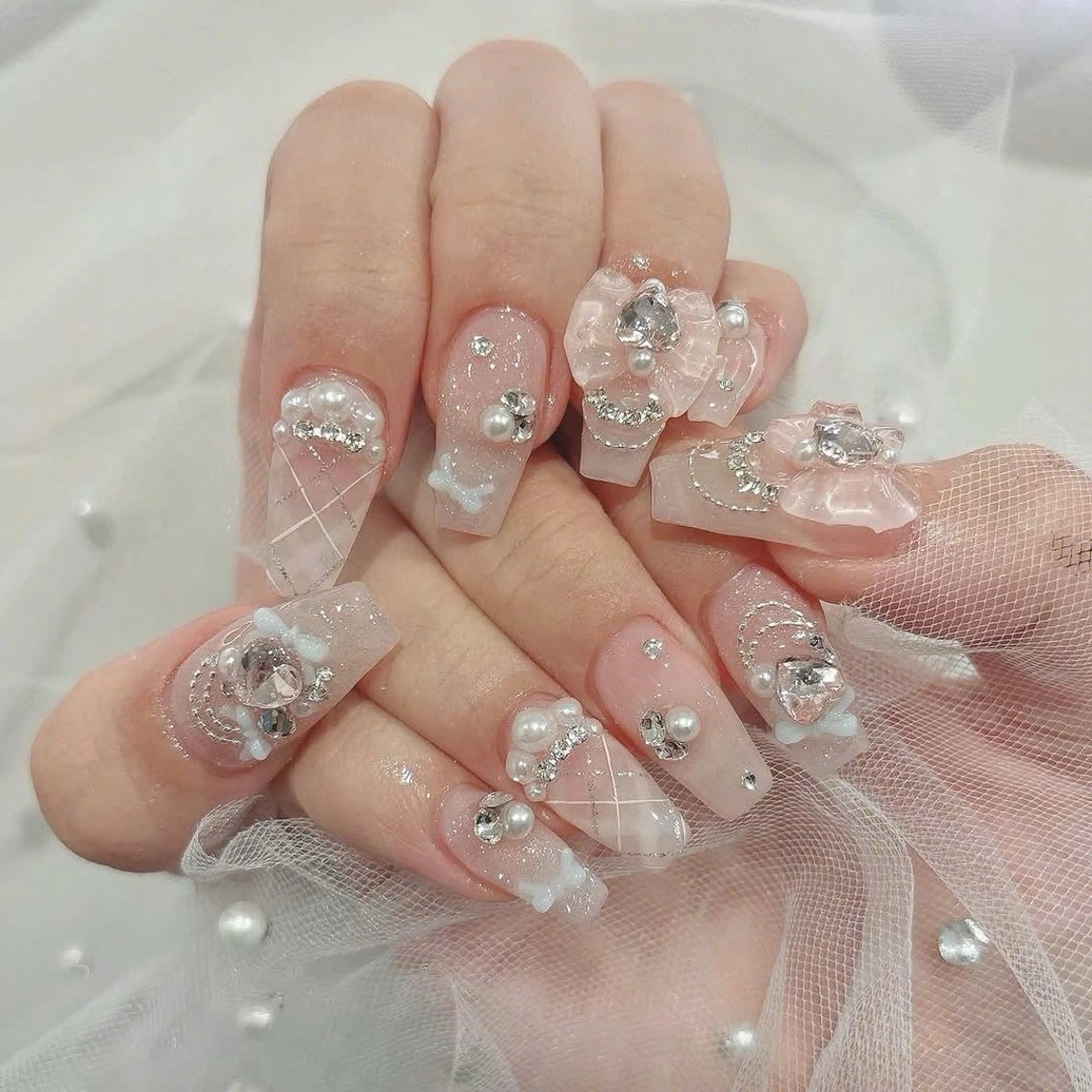 ネイル キラキラネイル 韓国ネイル ロングネイル 持ち込み ワンホンネイル ハンドネイル Haruki Nail Salonのネイルデザイン