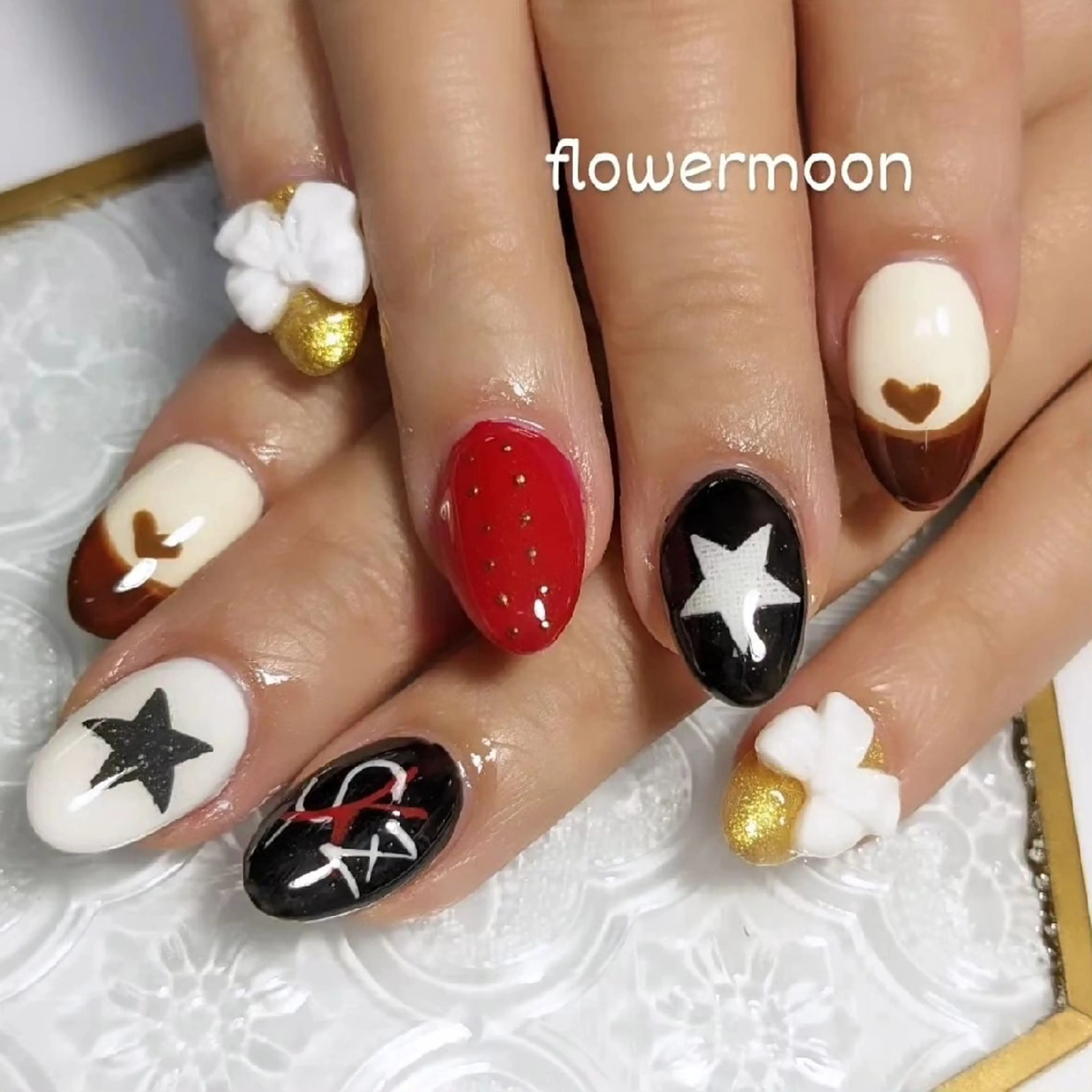 ネイル フレンチネイル フラワー ムーンのネイルデザイン