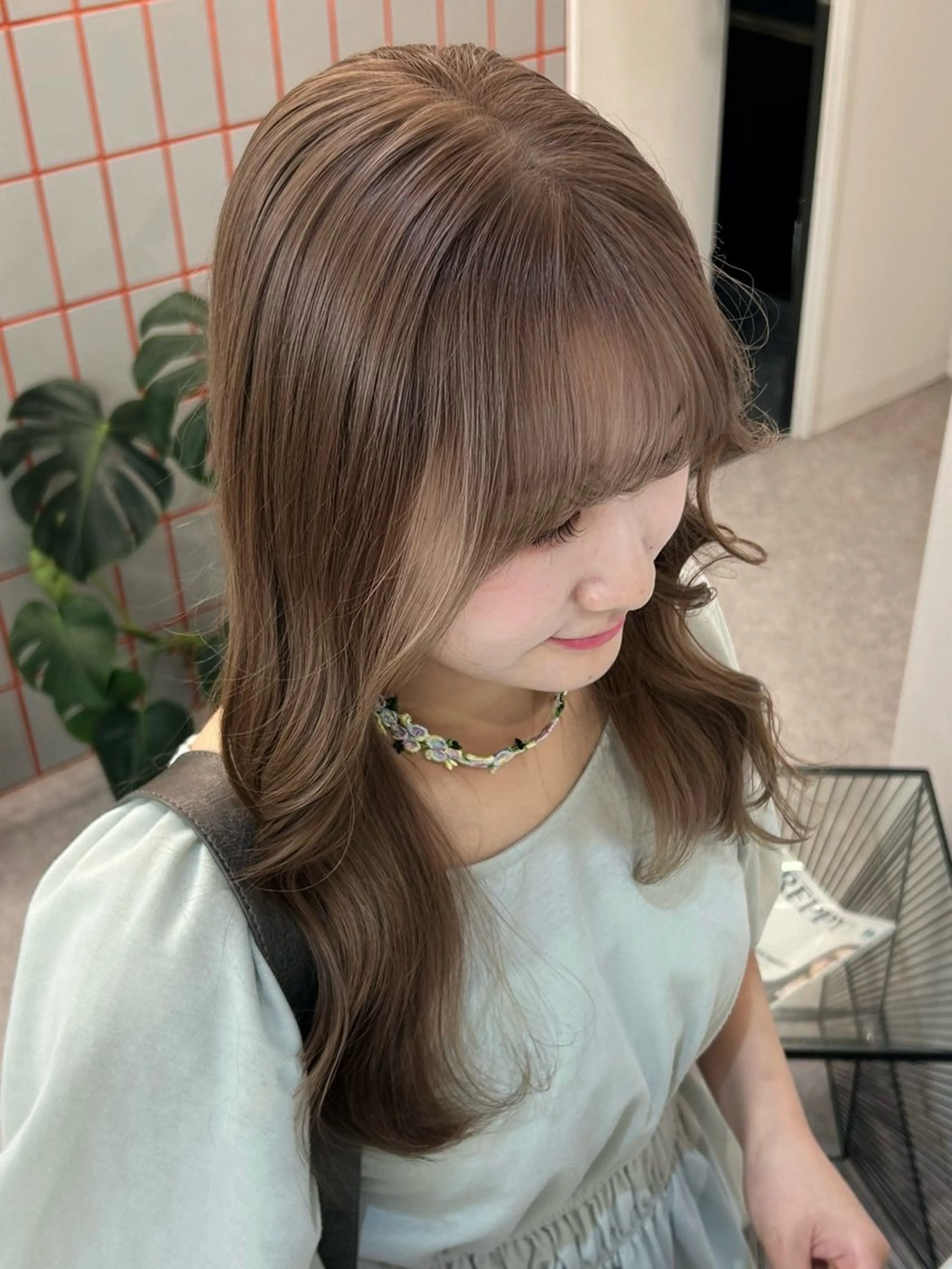 セミロング カラー お団子ヘア ベージュカラー ブラウンカラー ココアブラウン ナチュラルブラウン ヘアカラー トリートメント 💍透明感 💖艶ミルクティーのヘアスタイル