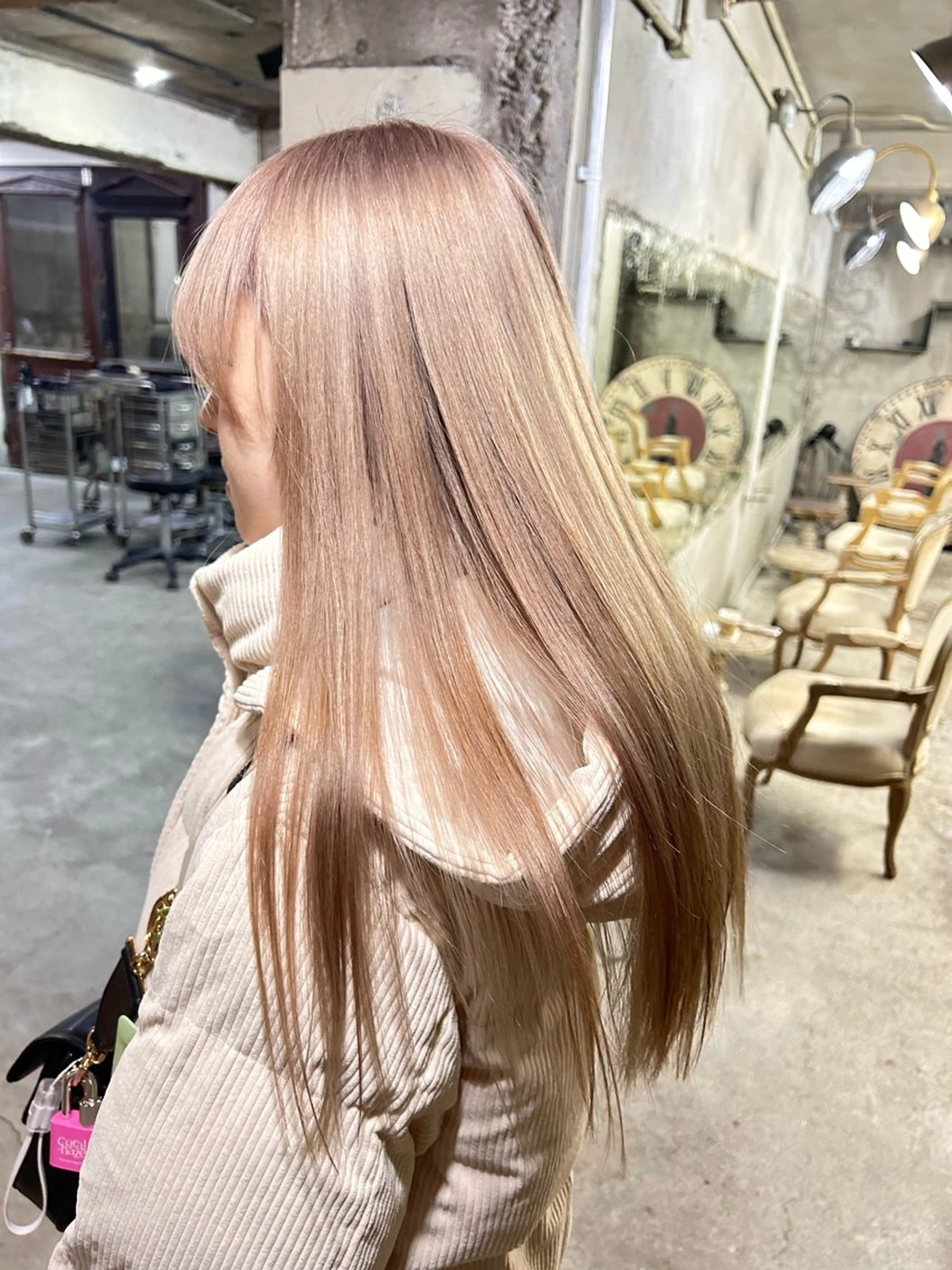 ロング カラー ベージュカラー ブリーチ ミルクティーベージュ お任せヘア☘️☘️ 及川渚のヘアスタイル