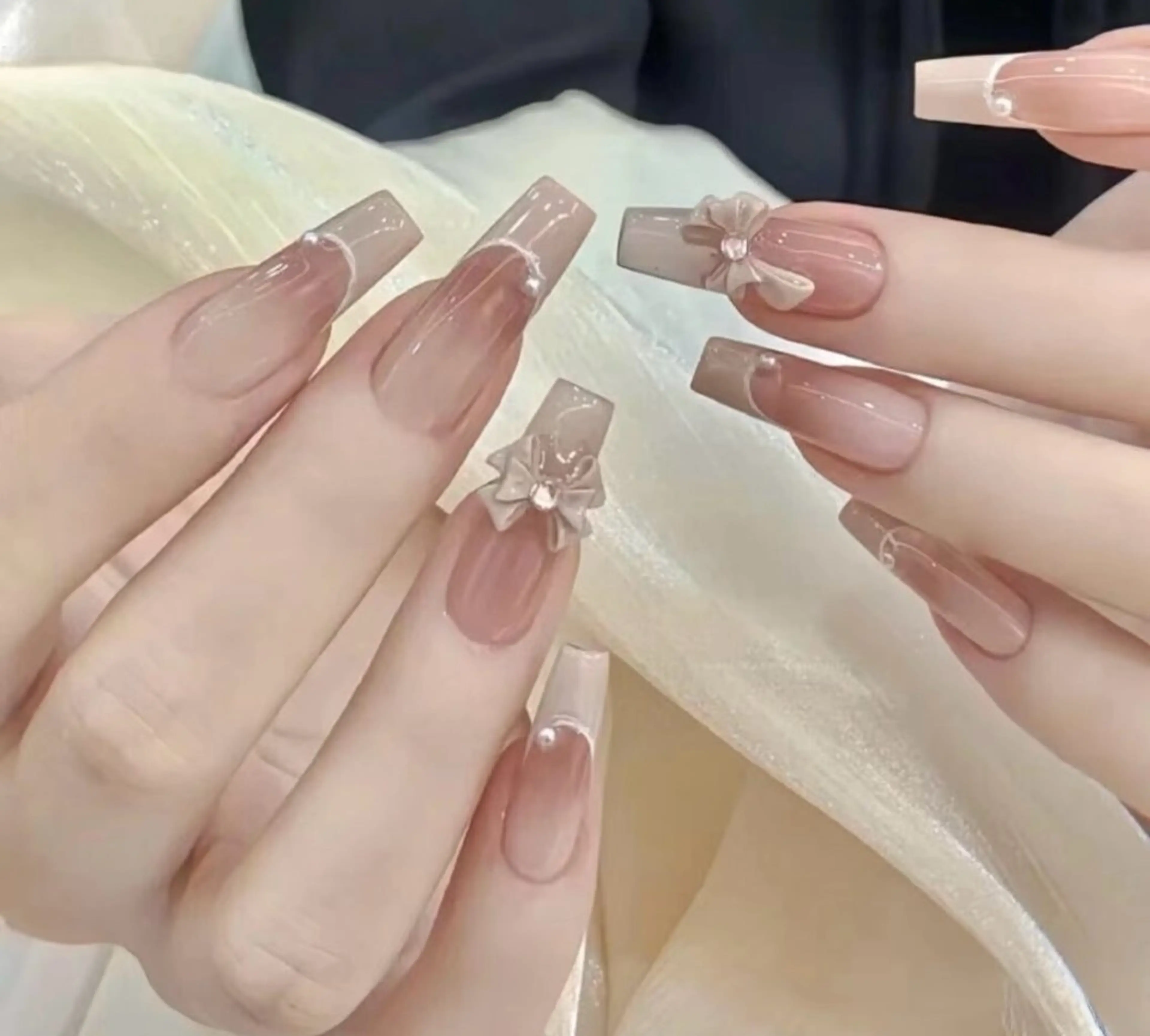 ネイル チークネイル 長さ出し フラワーネイル フレンチネイル ガーリー SunNail池袋駅 ワンホンネイルのネイルデザイン