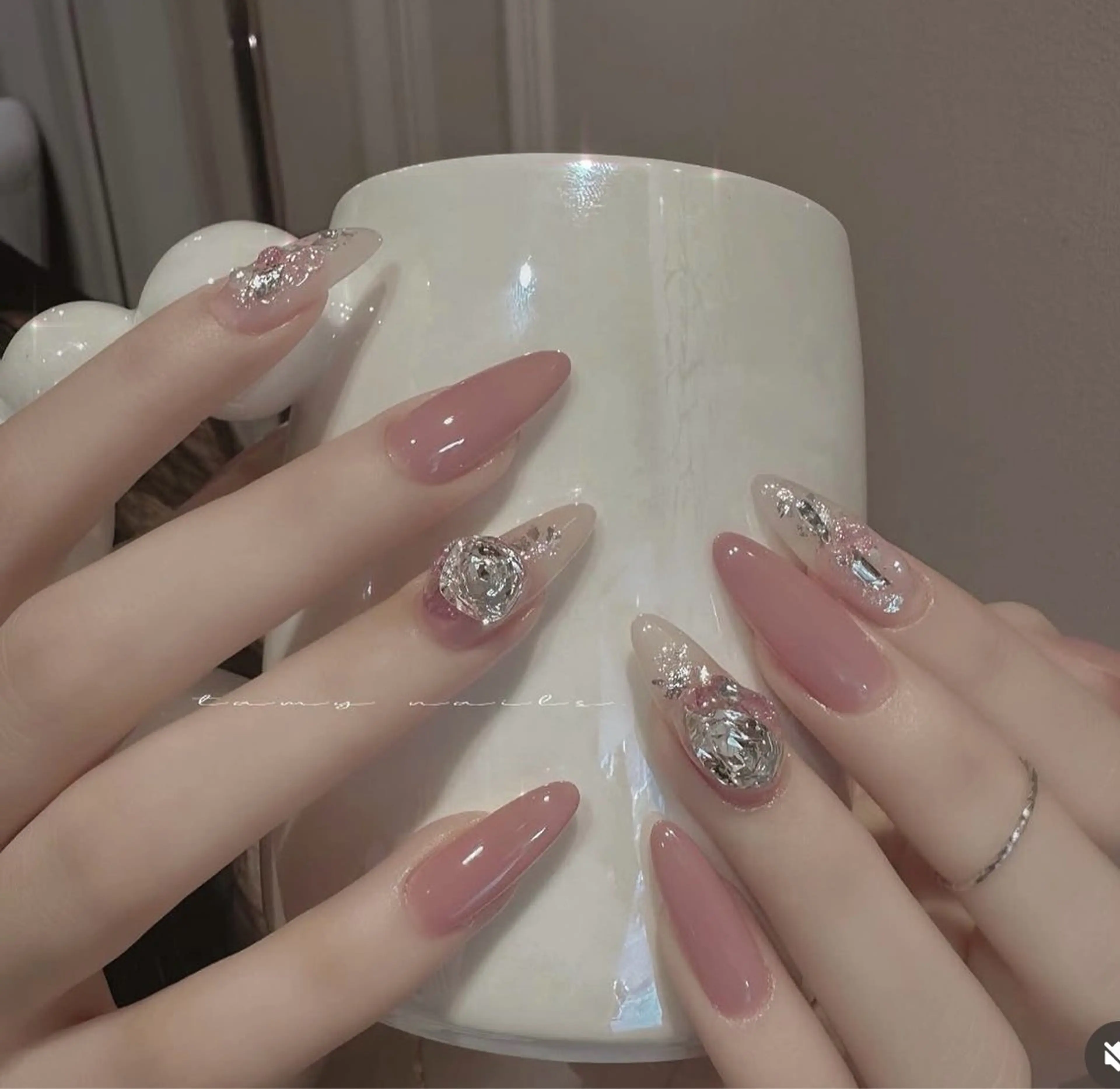 ネイル フレンチネイル キラキラネイル 韓国ネイル シンプルネイル ワンホンネイル ハンドネイル MEI Nailのネイルデザイン