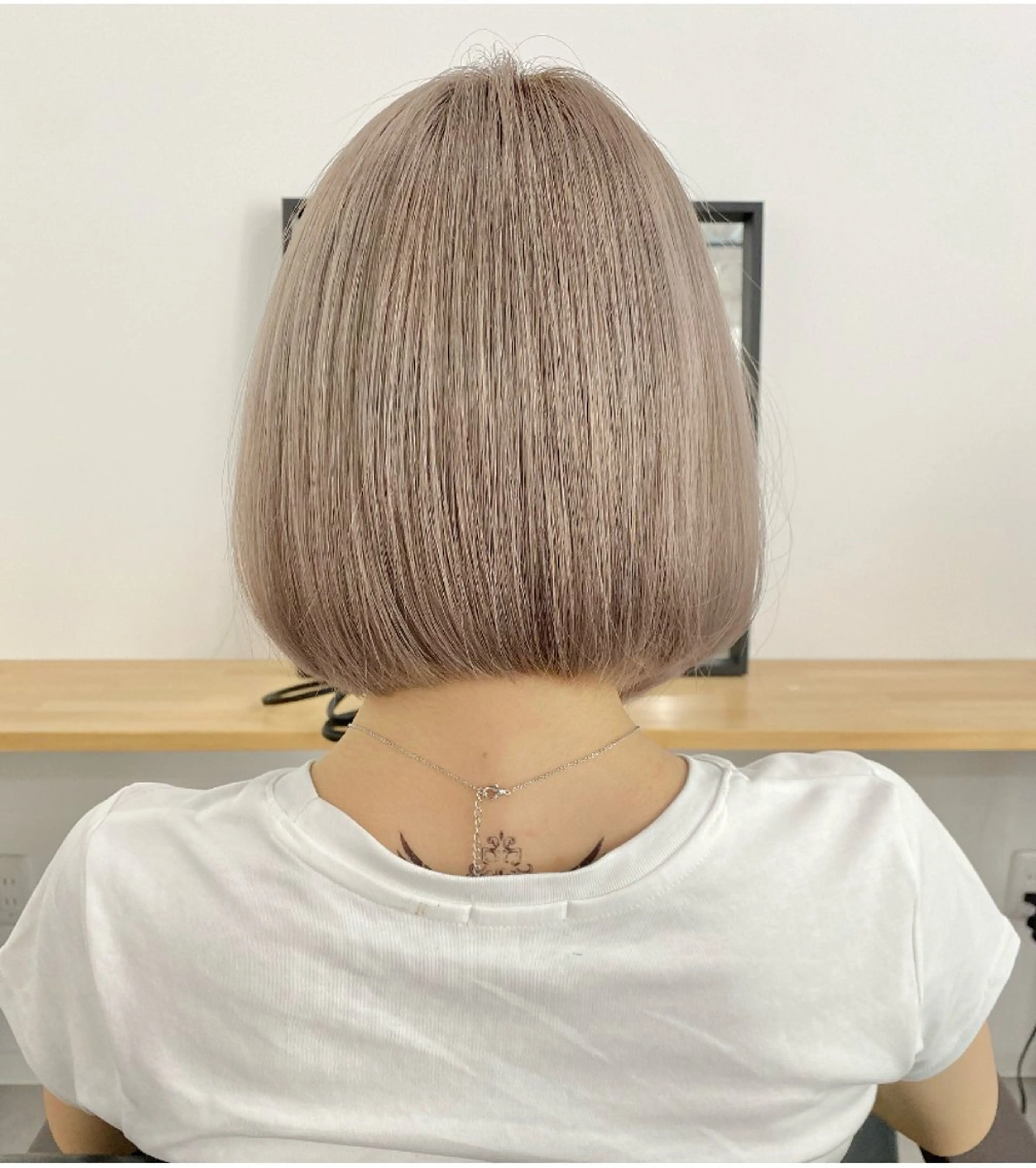 ショート カラー ベージュカラー ミルクティーベージュ ボブ カット ヘアカラー ハイトーンボブ /tasukuのヘアスタイル