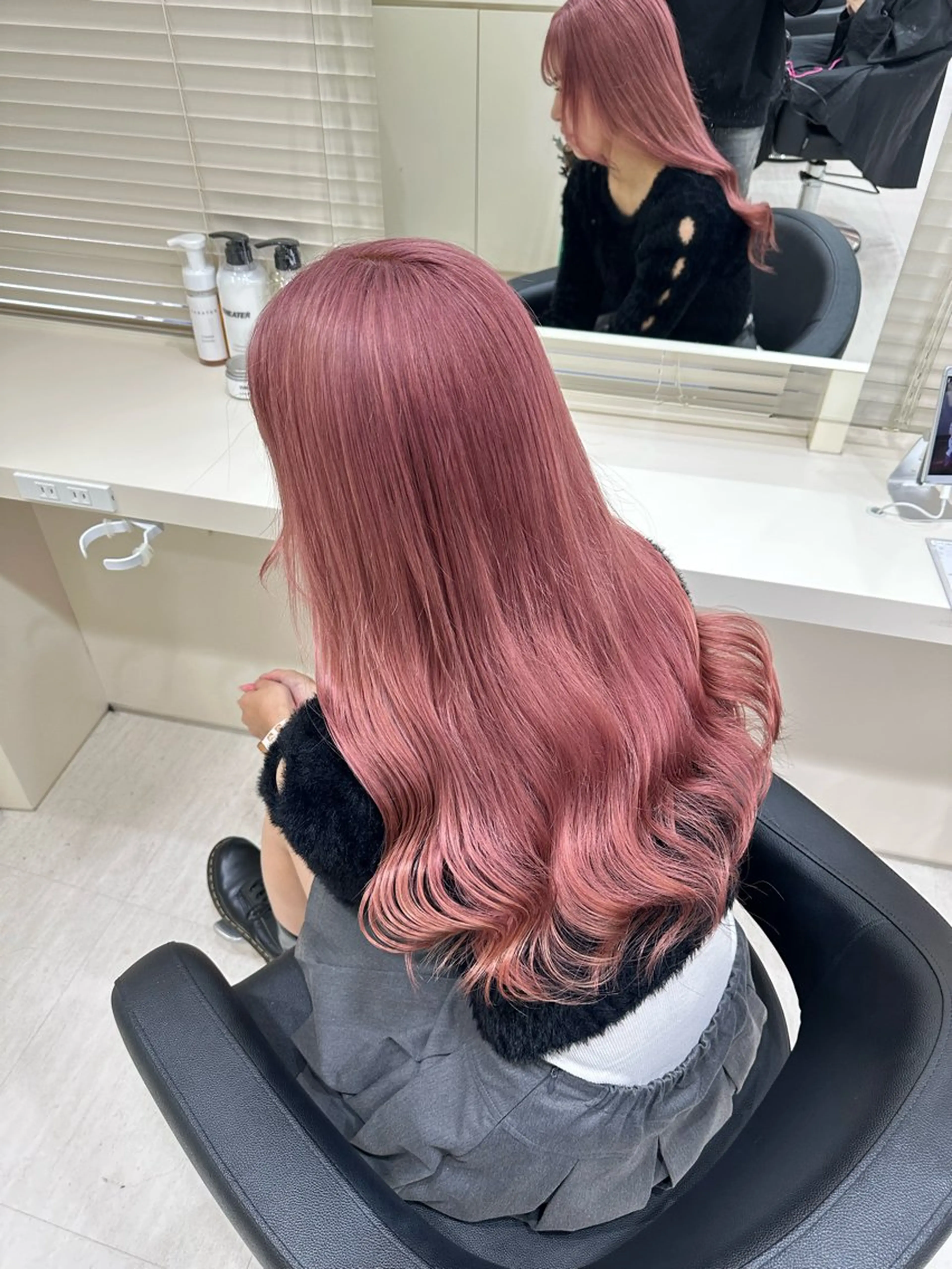 ロング カラー ヘアアレンジ 韓国レイヤー＆ピンク 艶髪🩶maikoのヘアスタイル