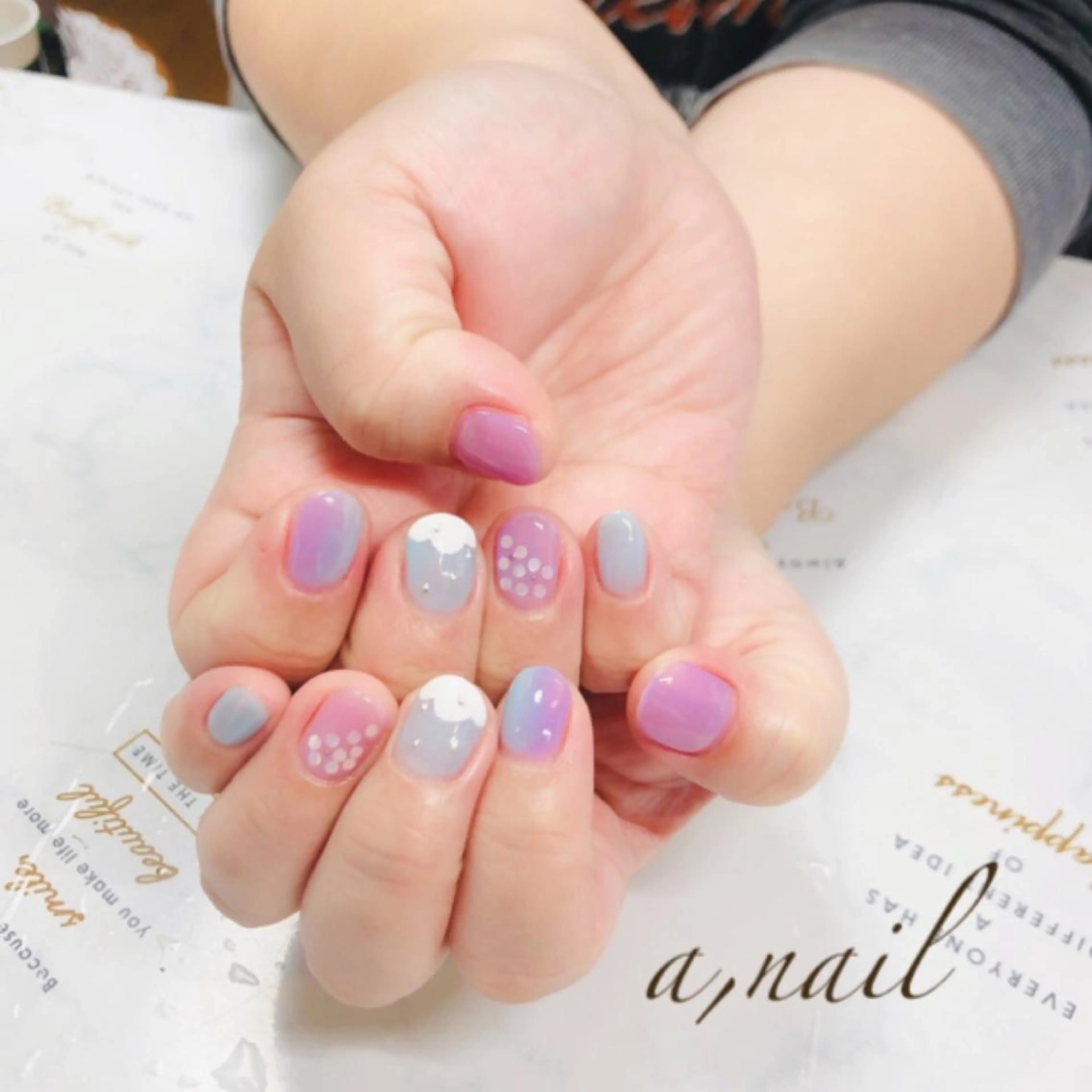 ネイル フットネイル ジェルネイル グラデーション ラメ(グリッター) ラメグラデーション ハンドネイル ネイルサロン エーネイルのネイルデザイン