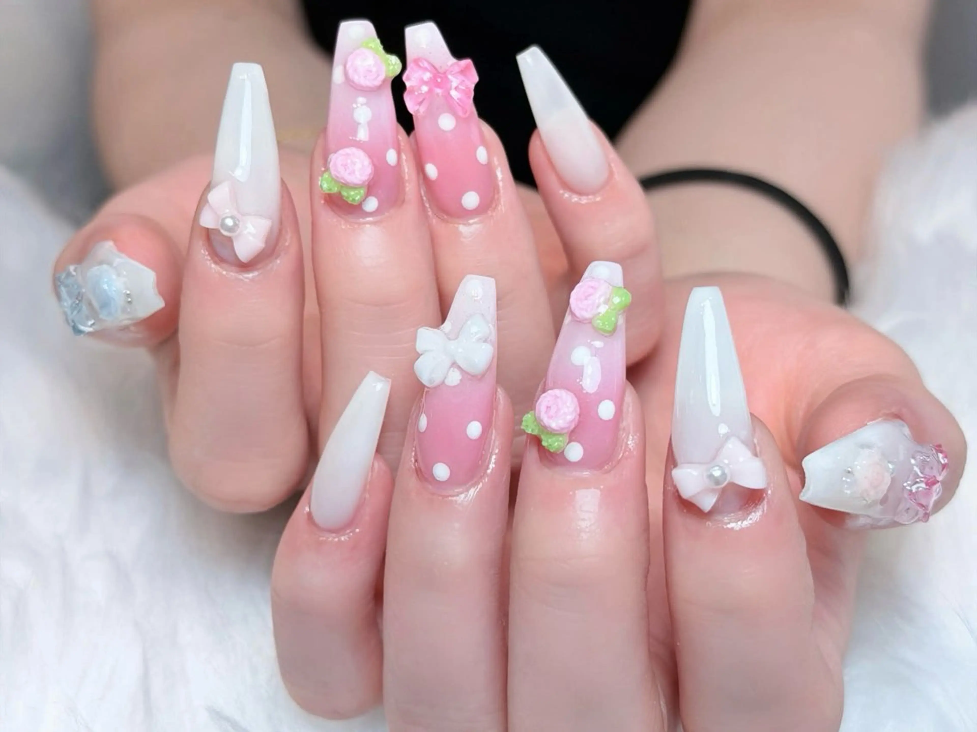 ネイル チークネイル ドット フレンチネイル グラデーション ハート ハンドネイル ハンドケア Eli Nails 新宿のネイルデザイン