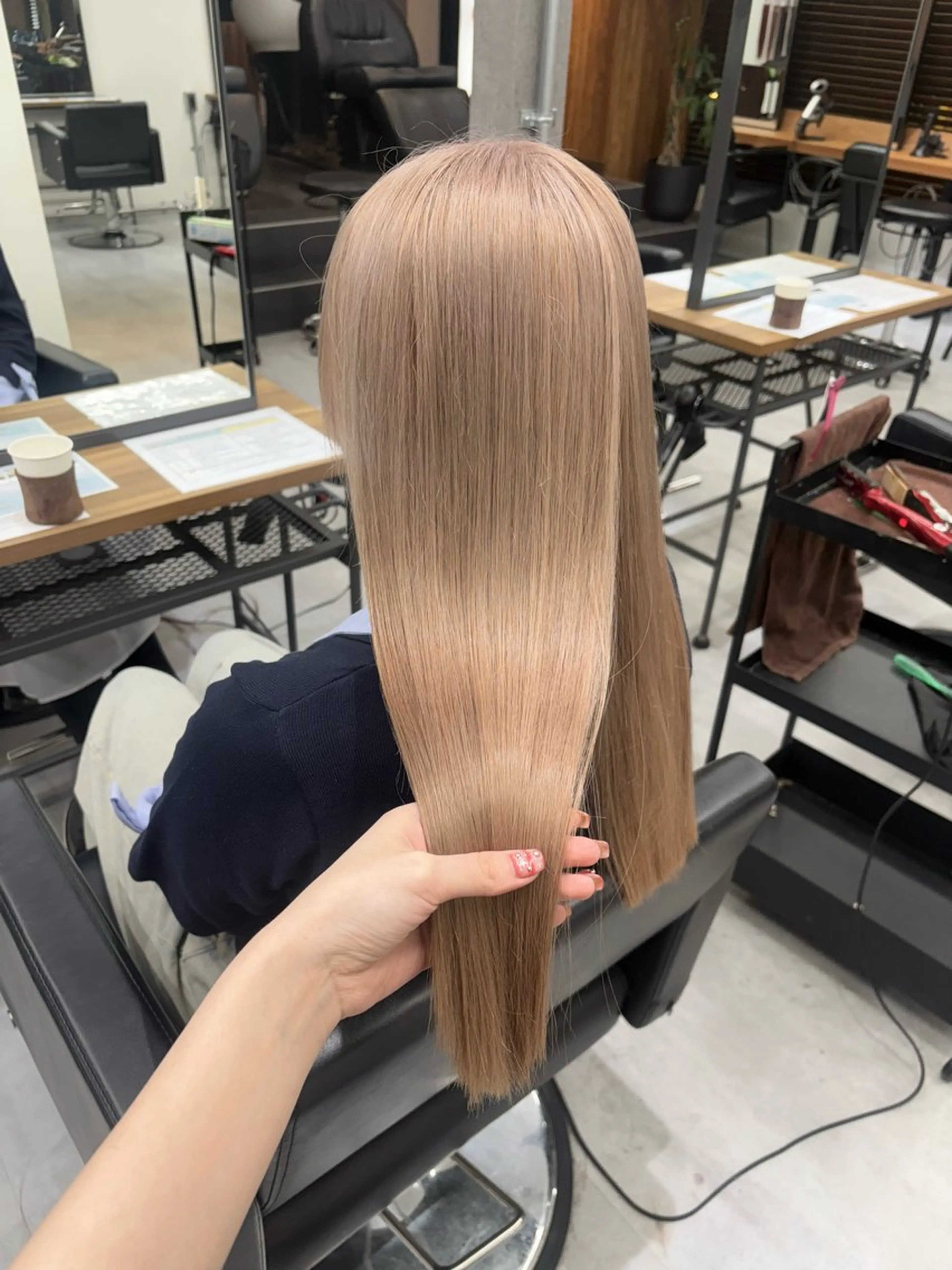 ロング カラー ベージュカラー ブリーチ ミルクティーベージュ ヘアカラー トリートメント ENA💗NEXT /ハイトーンエクステのヘアスタイル
