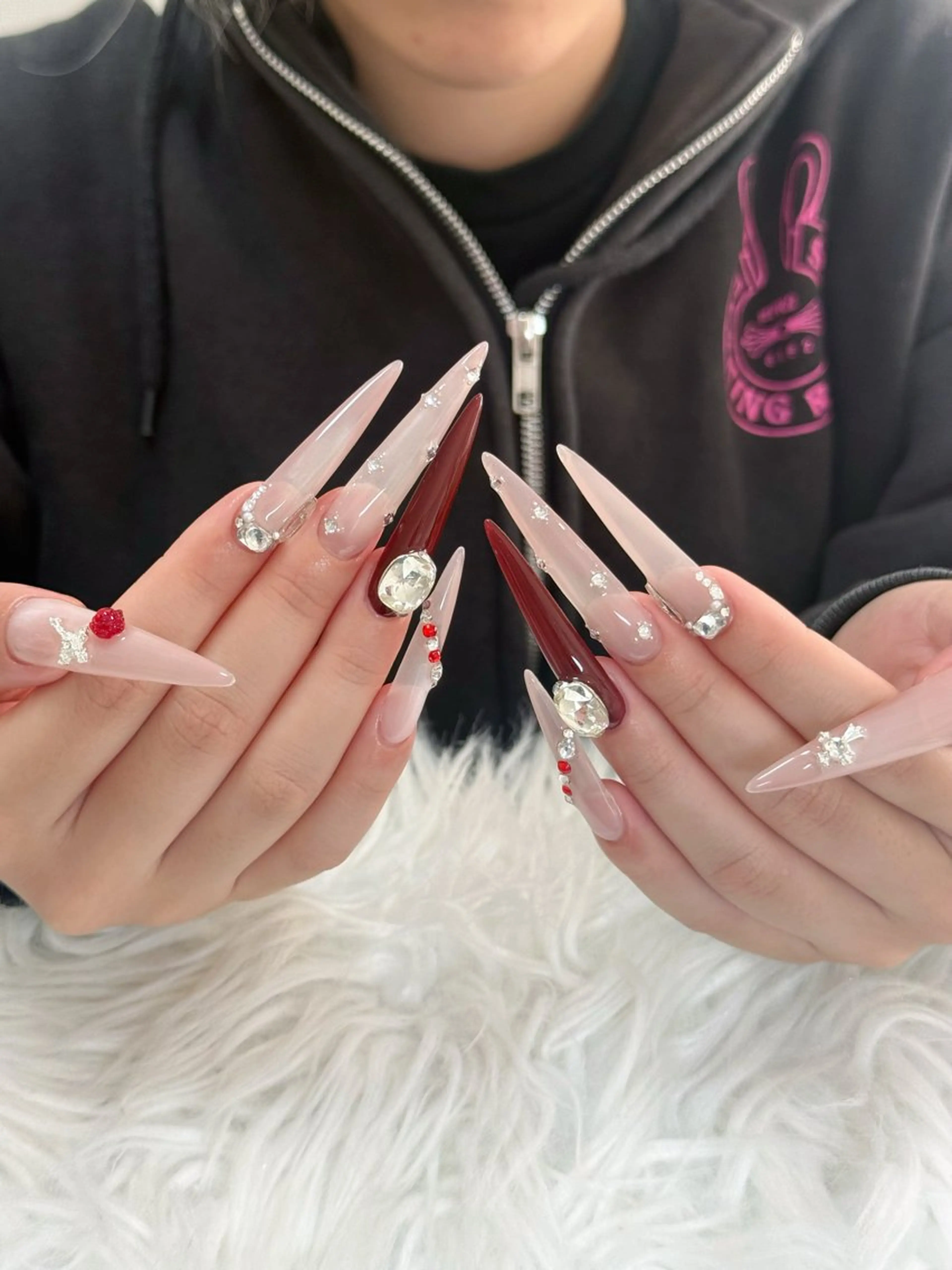 ネイル ボルドー ブラウン チークネイル ドット フットネイル Julli NailStudioのネイルデザイン