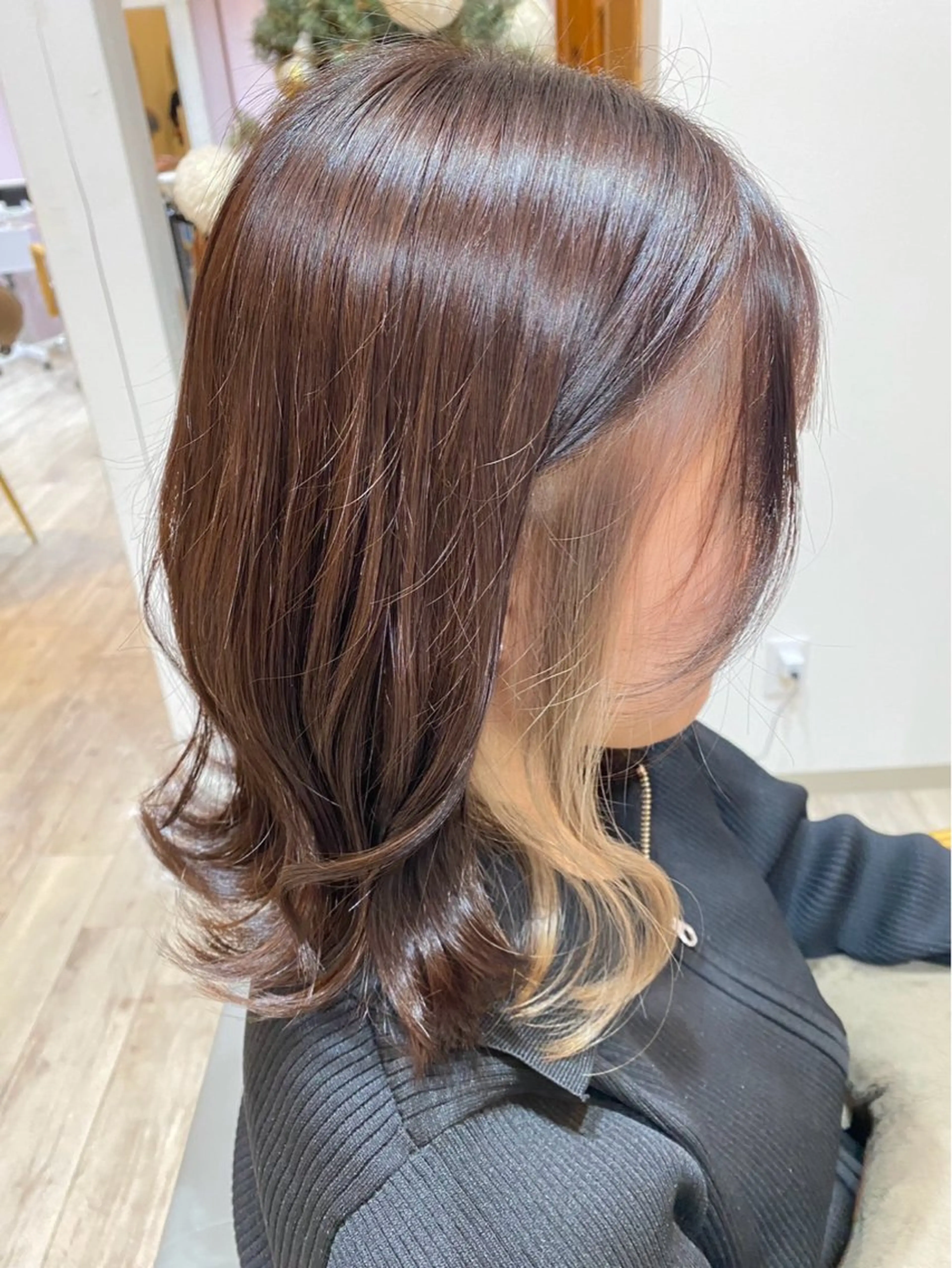 ミディアム かまだ しおりのヘアスタイル