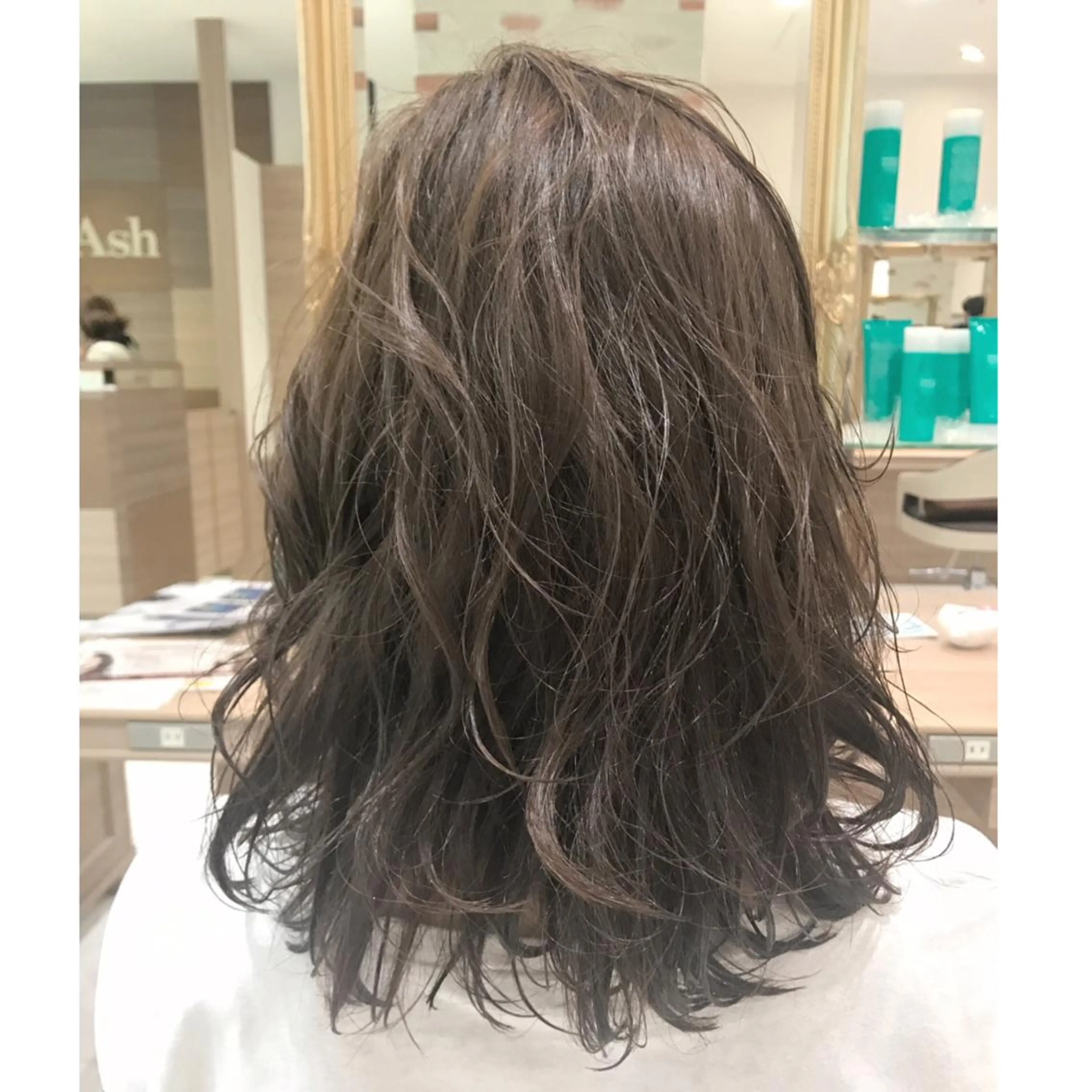 セミロング カット ヘアカラー 新宿 木下拓哉のヘアスタイル