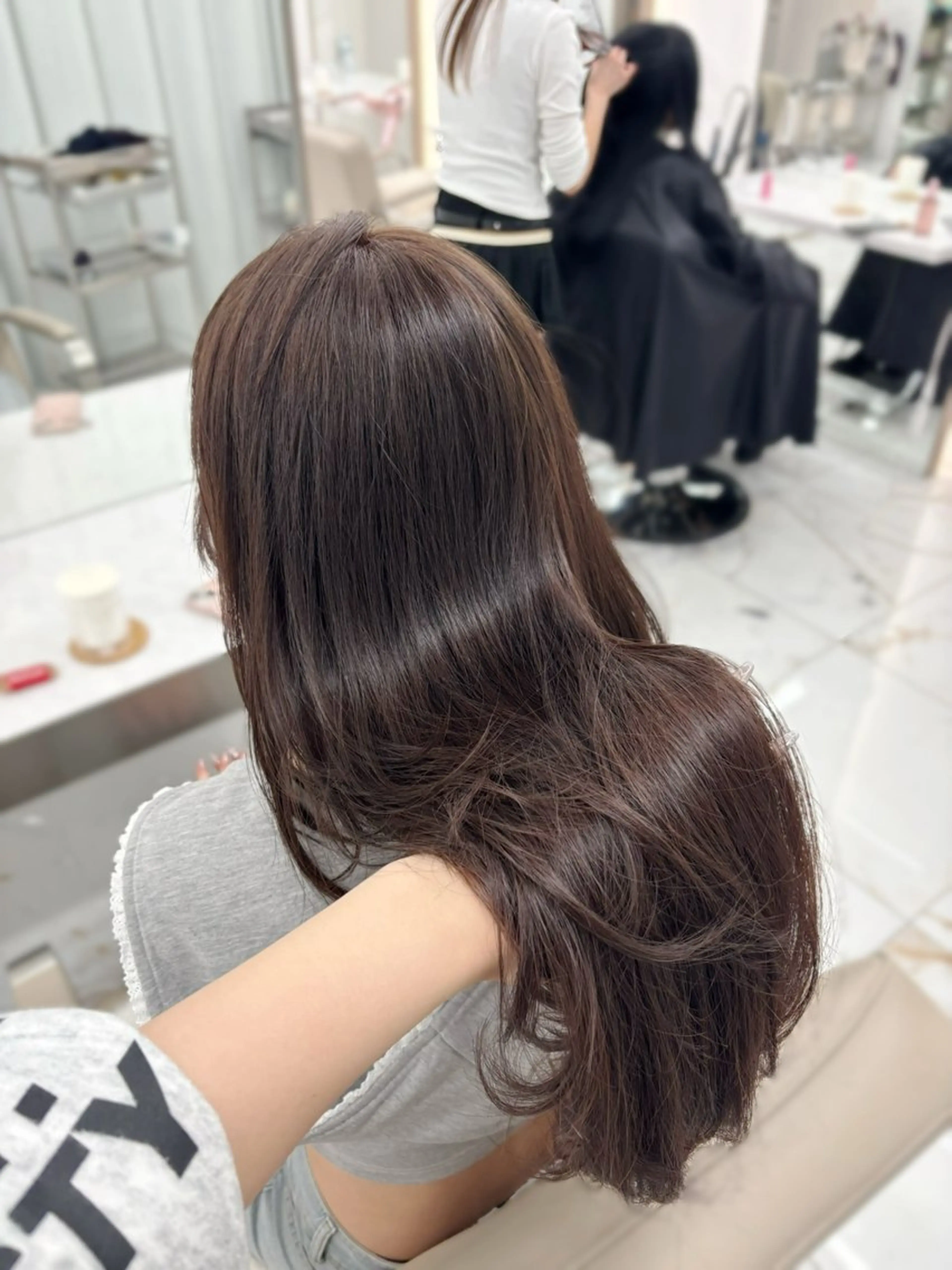 ロング カラー ベージュカラー ブリーチ 透明感カラー ダブルカラー ブリーチなしカラー ヘアカラー トリートメント kiti所属・chii /ハイレイヤーのヘアスタイル
