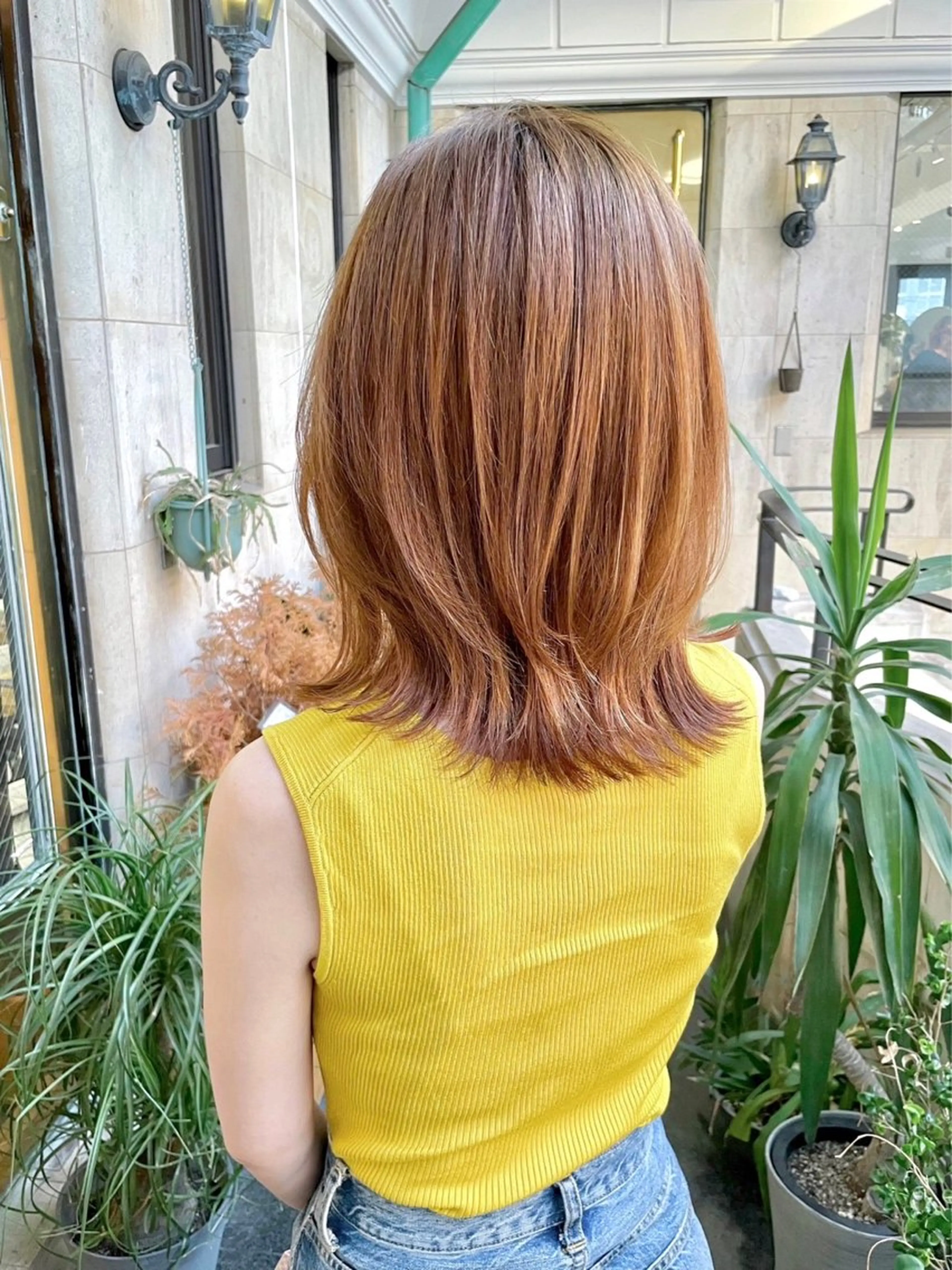 ミディアム カラー 切りっぱなしボブ ショートボブ ミディアムレイヤー ボブ ヨシンモリ アオガミ （前髪顔周りカット）のヘアスタイル