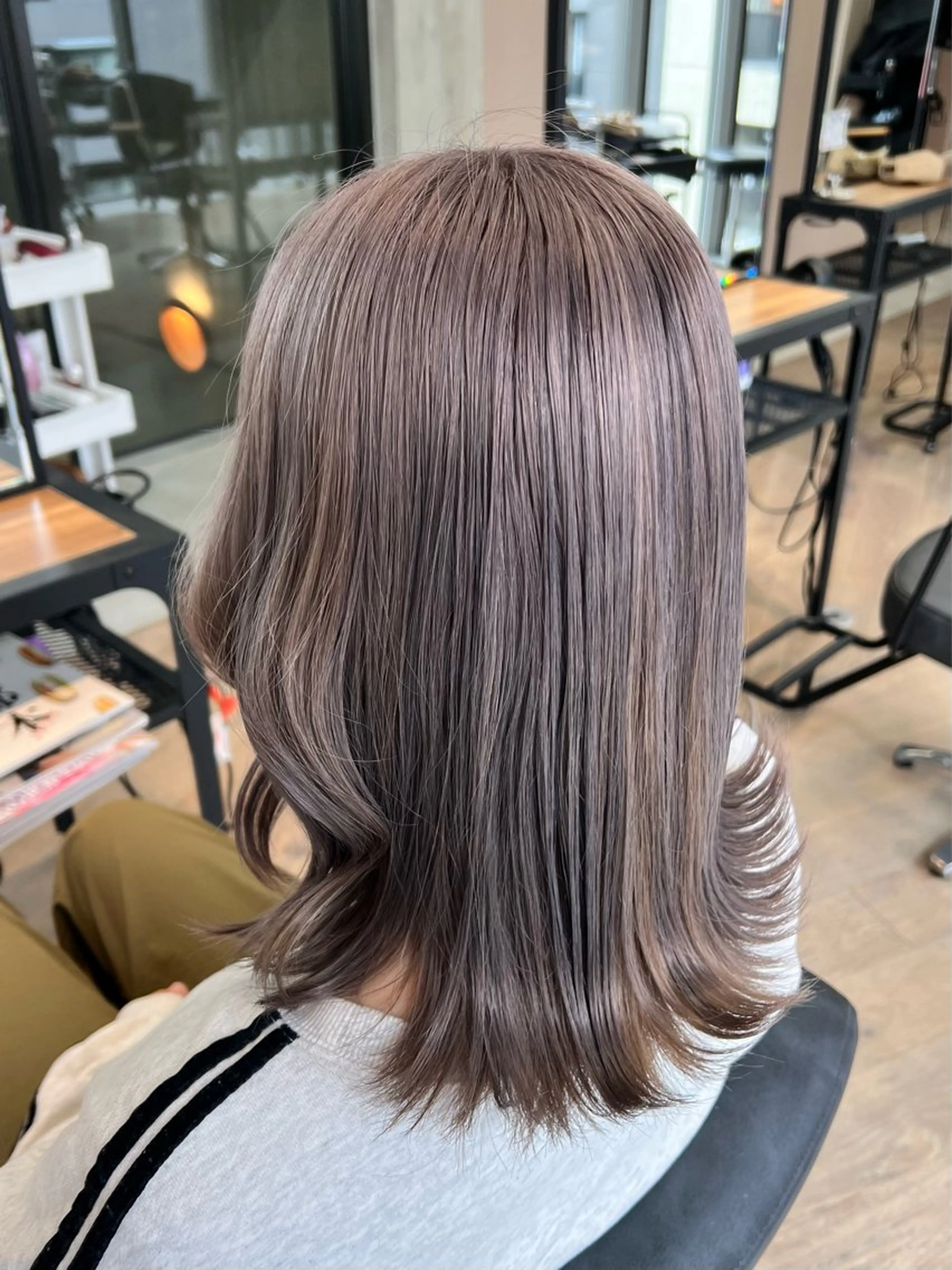 ミディアム カット ヘアカラー トリートメント オオバヤシ マホのヘアスタイル