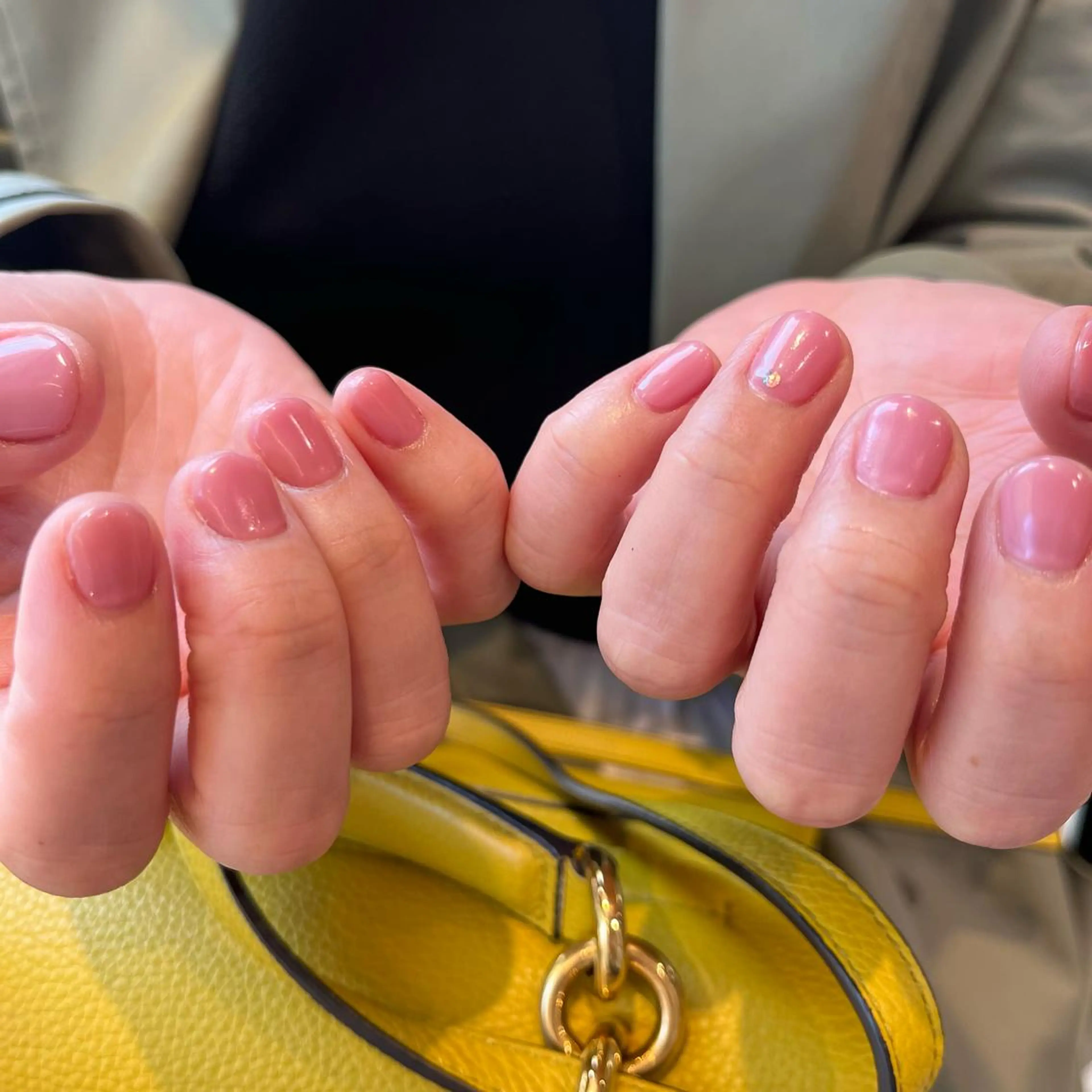 ネイル ピンク ストーンネイル ハンドネイル 関谷 真登佳のネイルデザイン