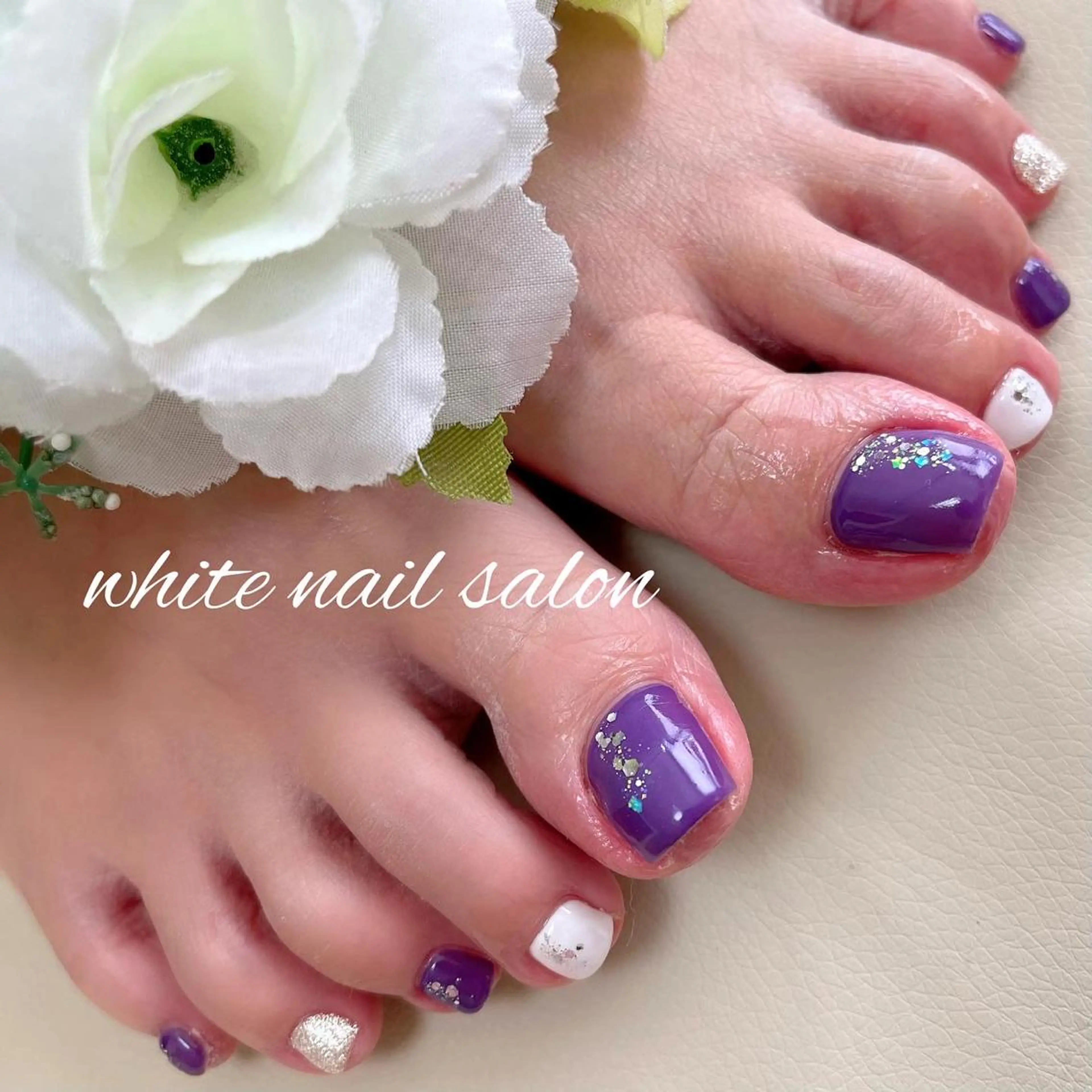 ネイル フットネイル ジェルネイル ハードジェル ラメ(グリッター) 持ち込み フットネイル white nail salonのネイルデザイン