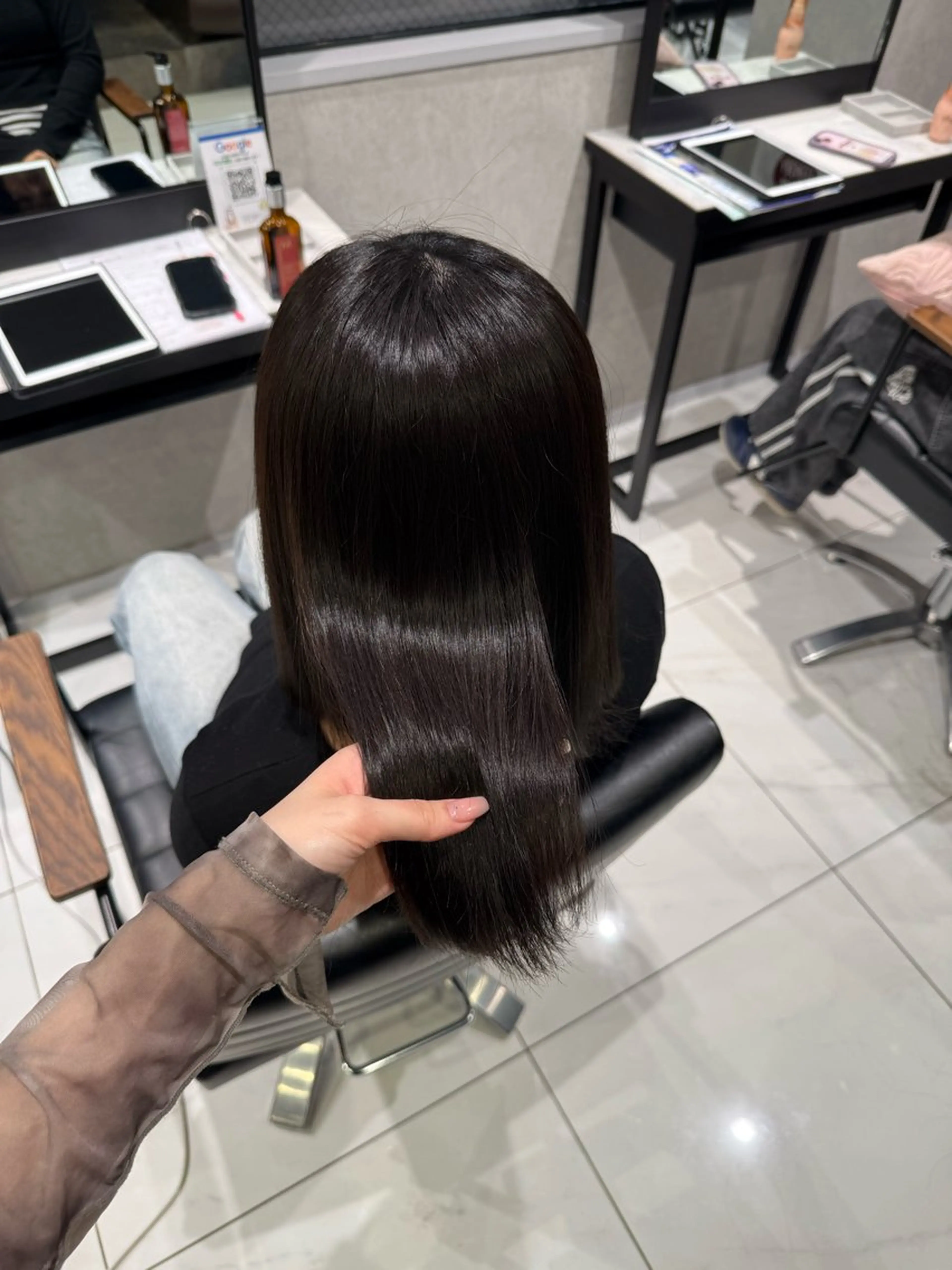 ミディアム 艶ブラウン/赤み消し /盛れる顔周りのヘアスタイル