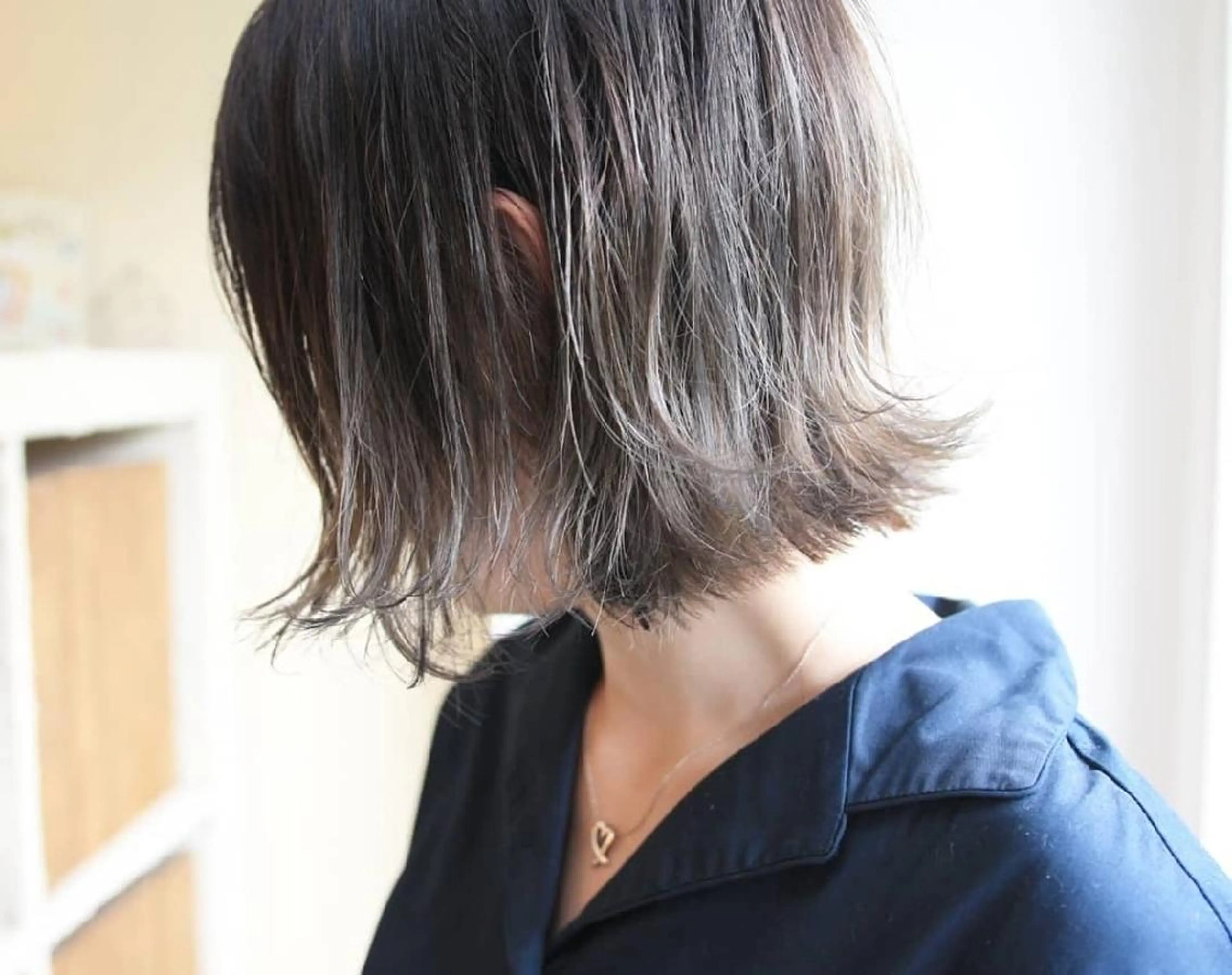 ミディアム カラー バレイヤージュ 透明感カラー レイヤーカット 新生活応援★半額/ 25歳以下　“内間”のヘアスタイル