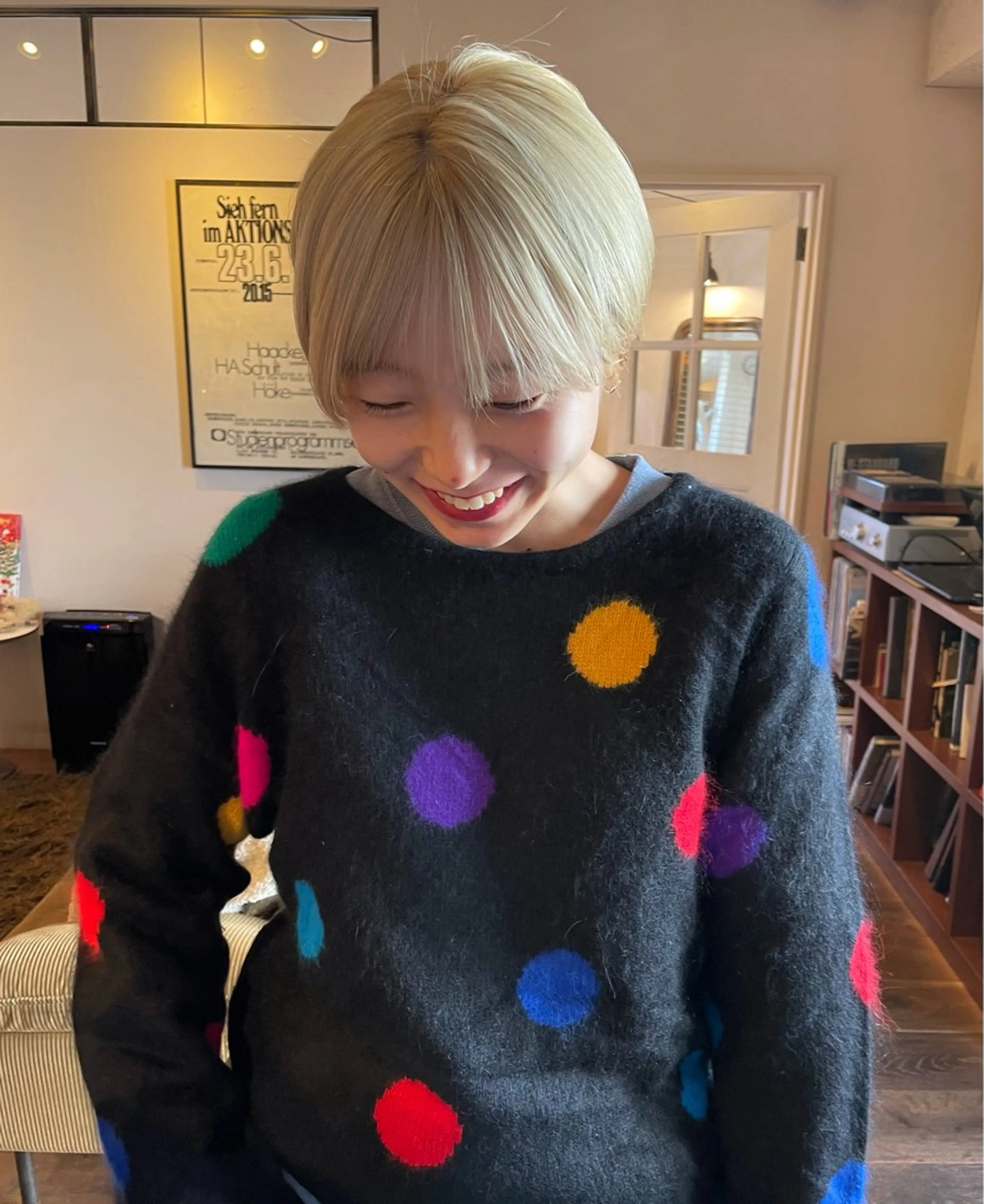 ショート カラー ブリーチ 抜きっぱなしブロンド ハイトーンカラー ファッションに 溶け込むstyleのヘアスタイル