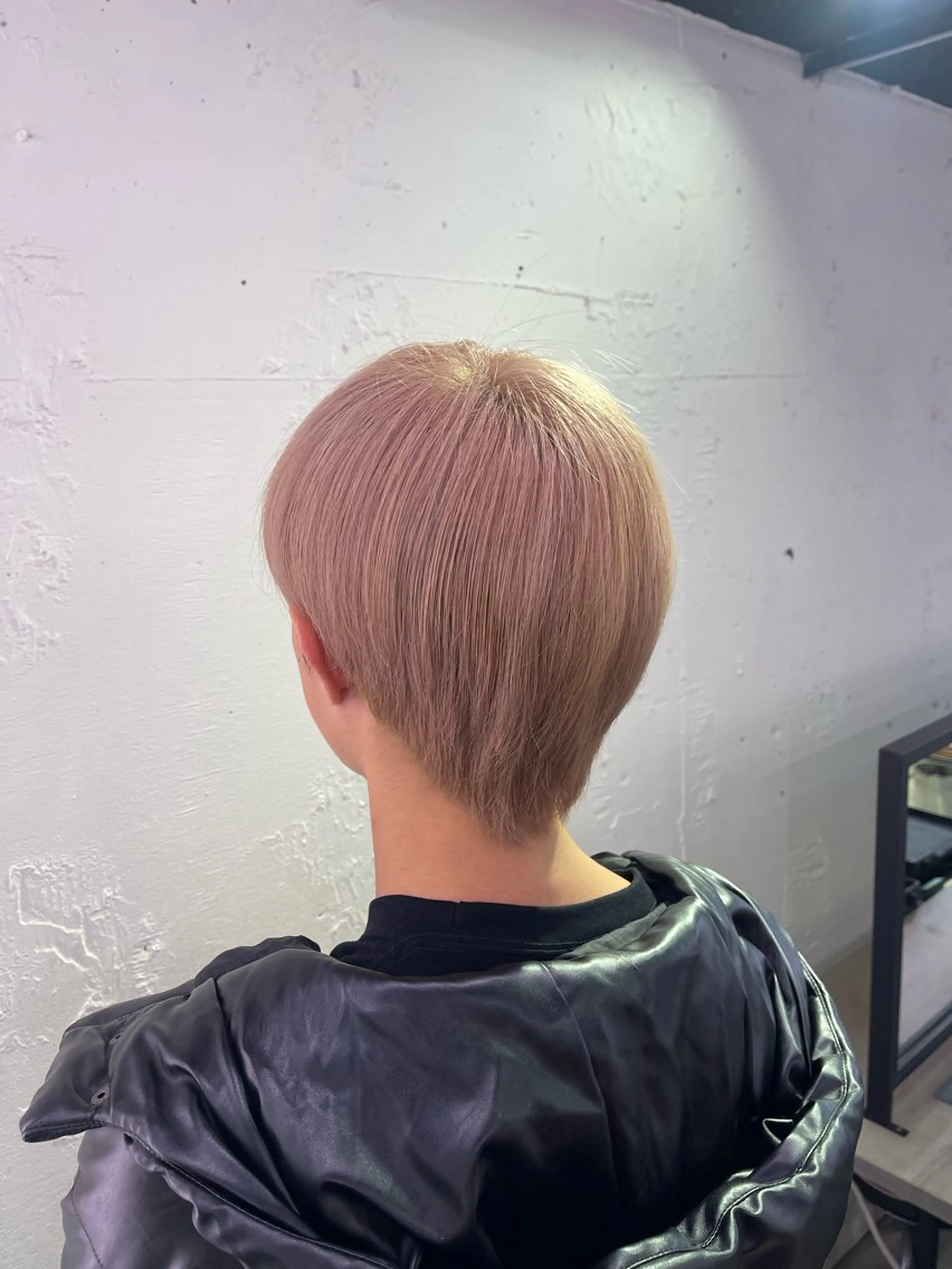 カラー メンズ SERINA/ウルフ 、デザインカラーのヘアスタイル