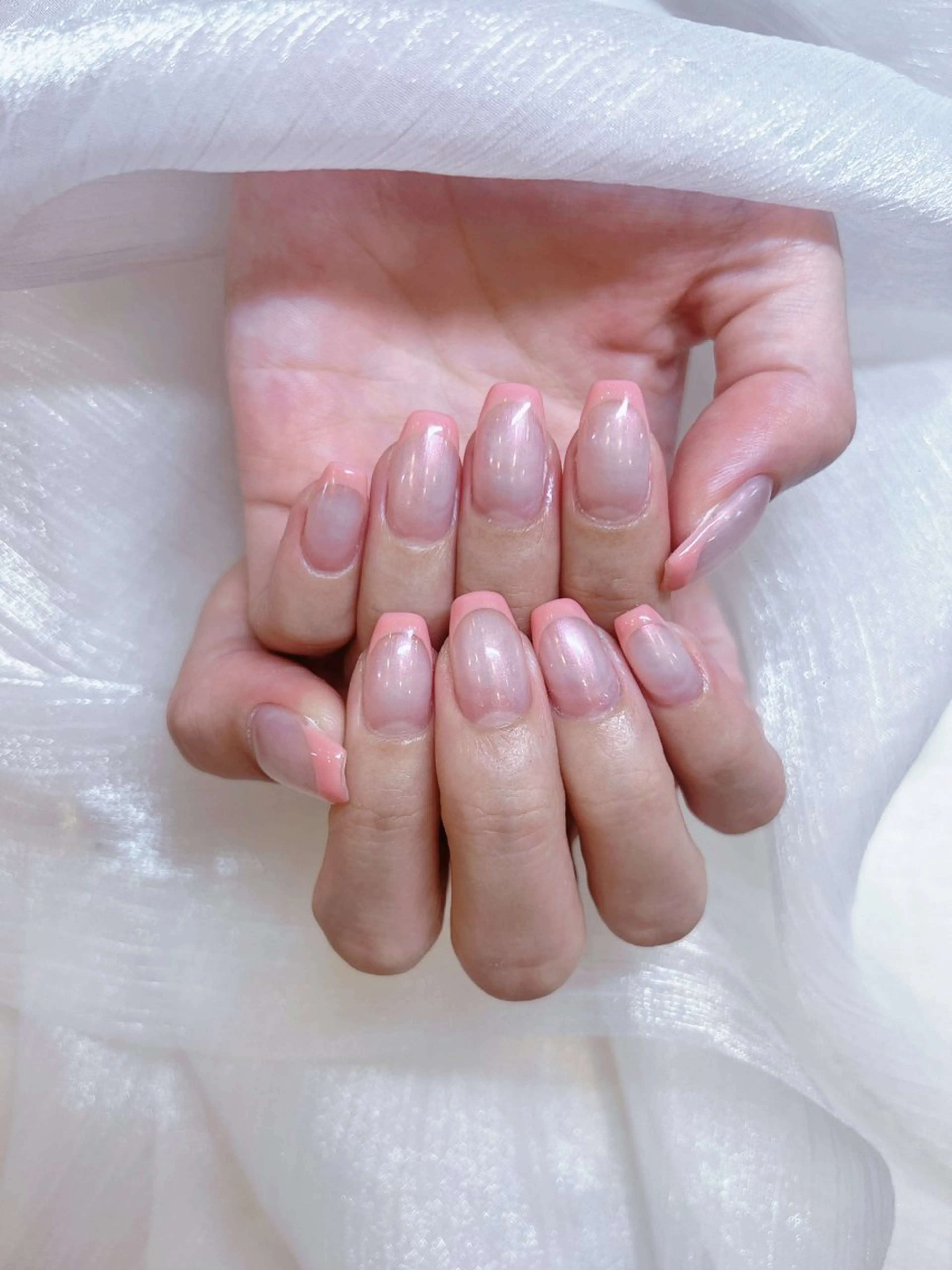 [ハンド]フレンチネイル(ストーン&パール２個サービス）の写真