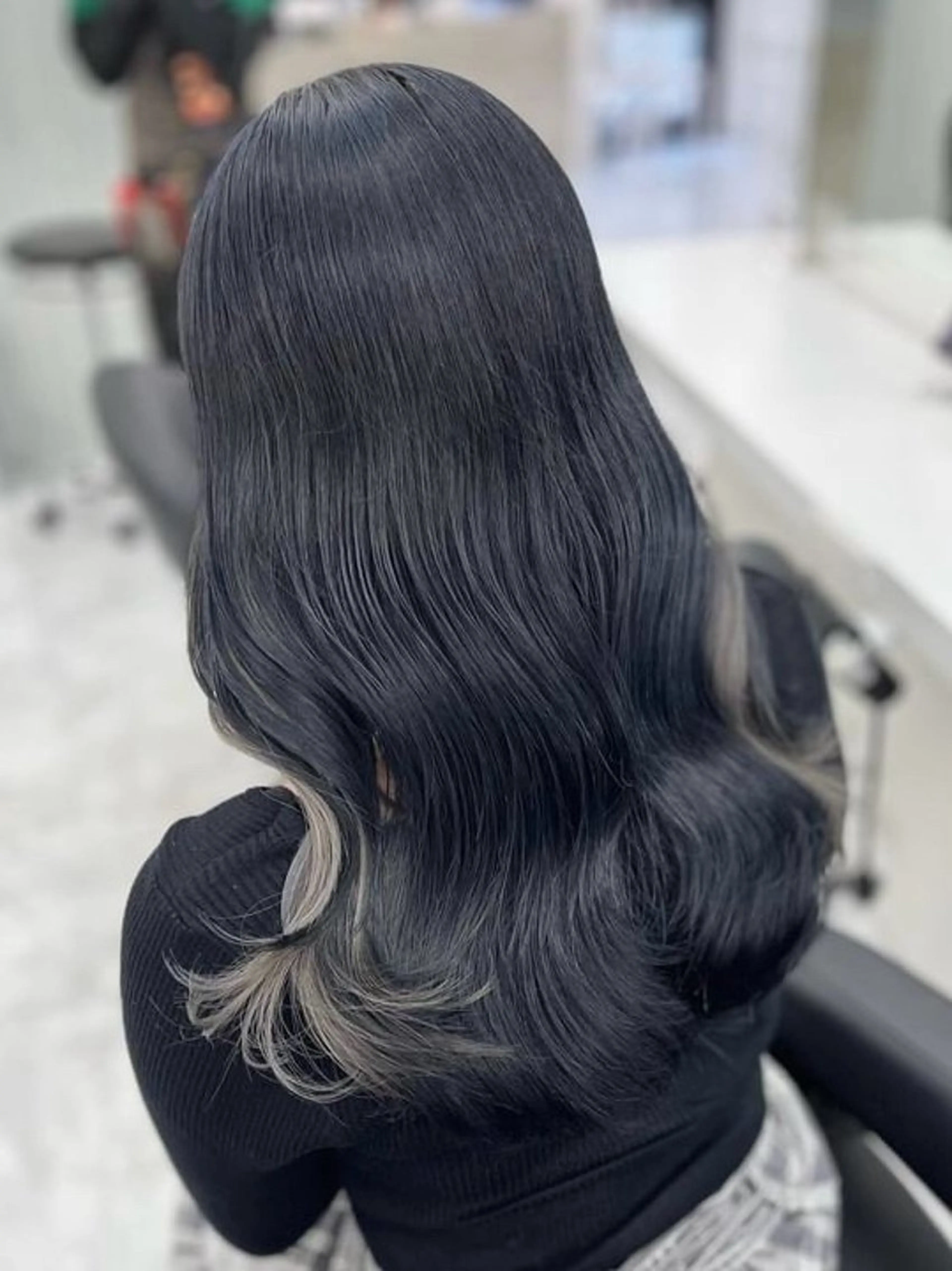 ロング カラー 黒髪 ブルーカラー ブルーブラック レッドカラー くびれヘア ヘアカラー トリートメント ヘアセット 髪質改善Ⅰ透明感 艶カラーⅠたつやのヘアスタイル