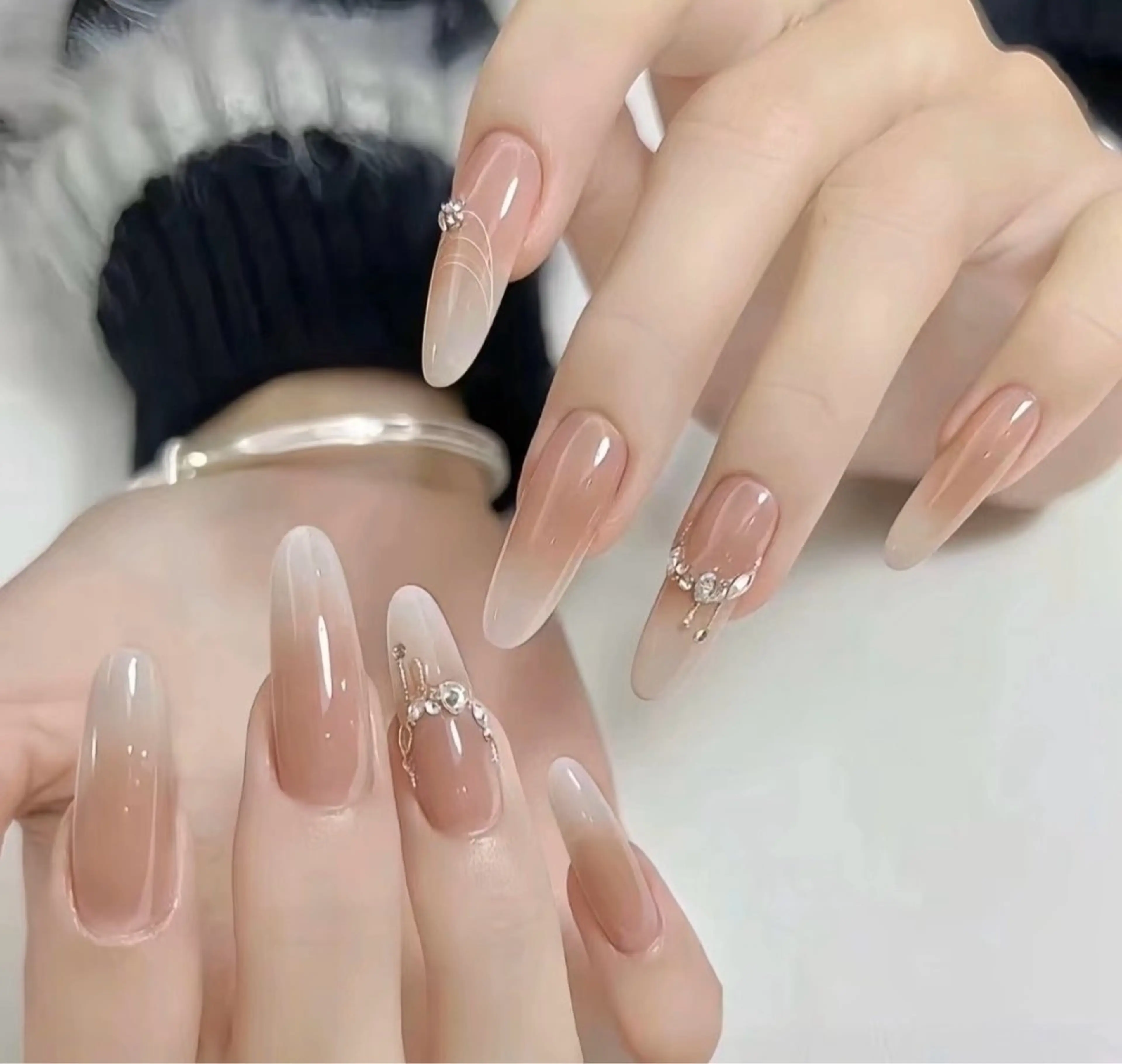 ネイル BiEi ネイルサロン長さ出しのネイルデザイン