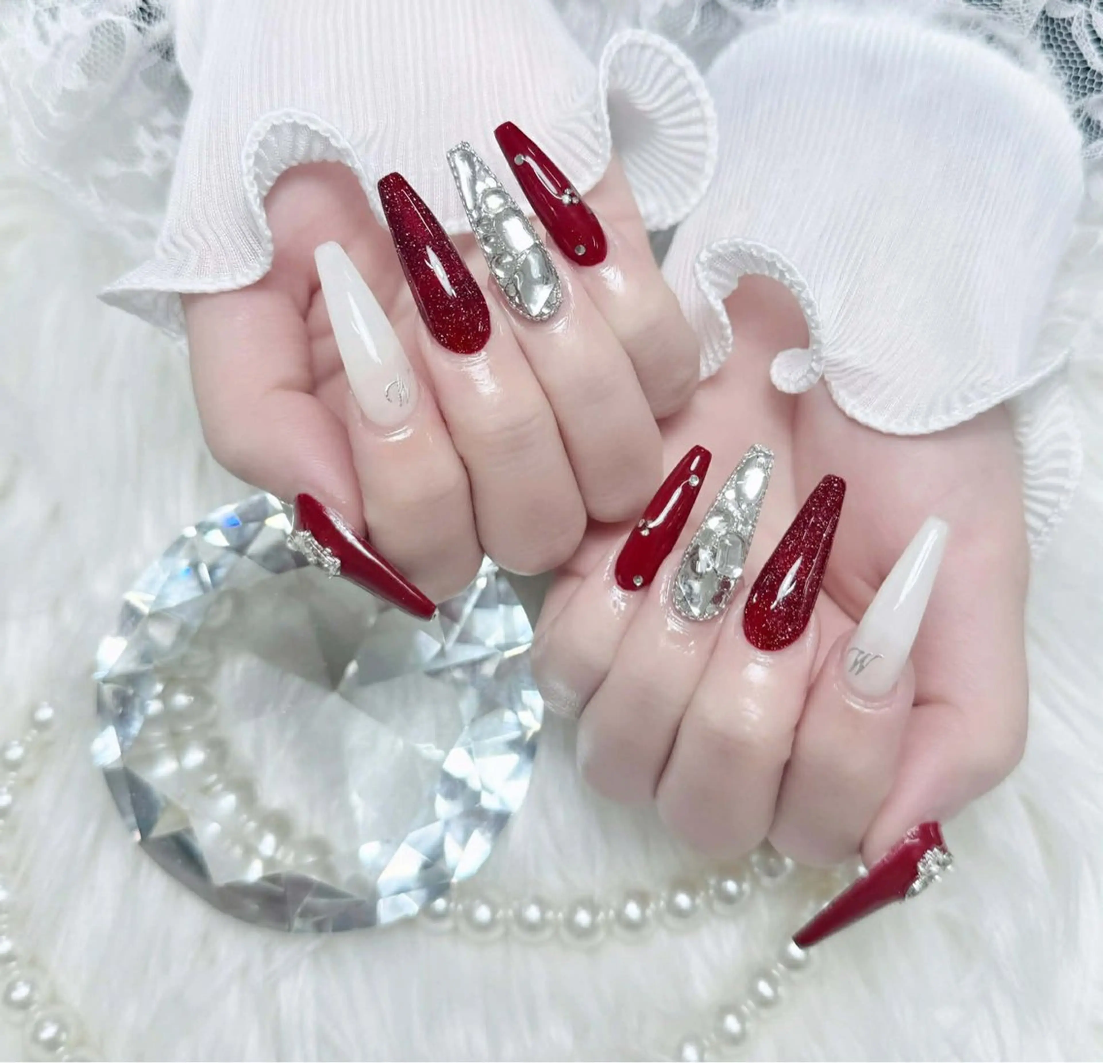 ネイル オーロラネイル ボルドー ブラウン ハート ラメ(グリッター) ハンドネイル Nova Nailのネイルデザイン