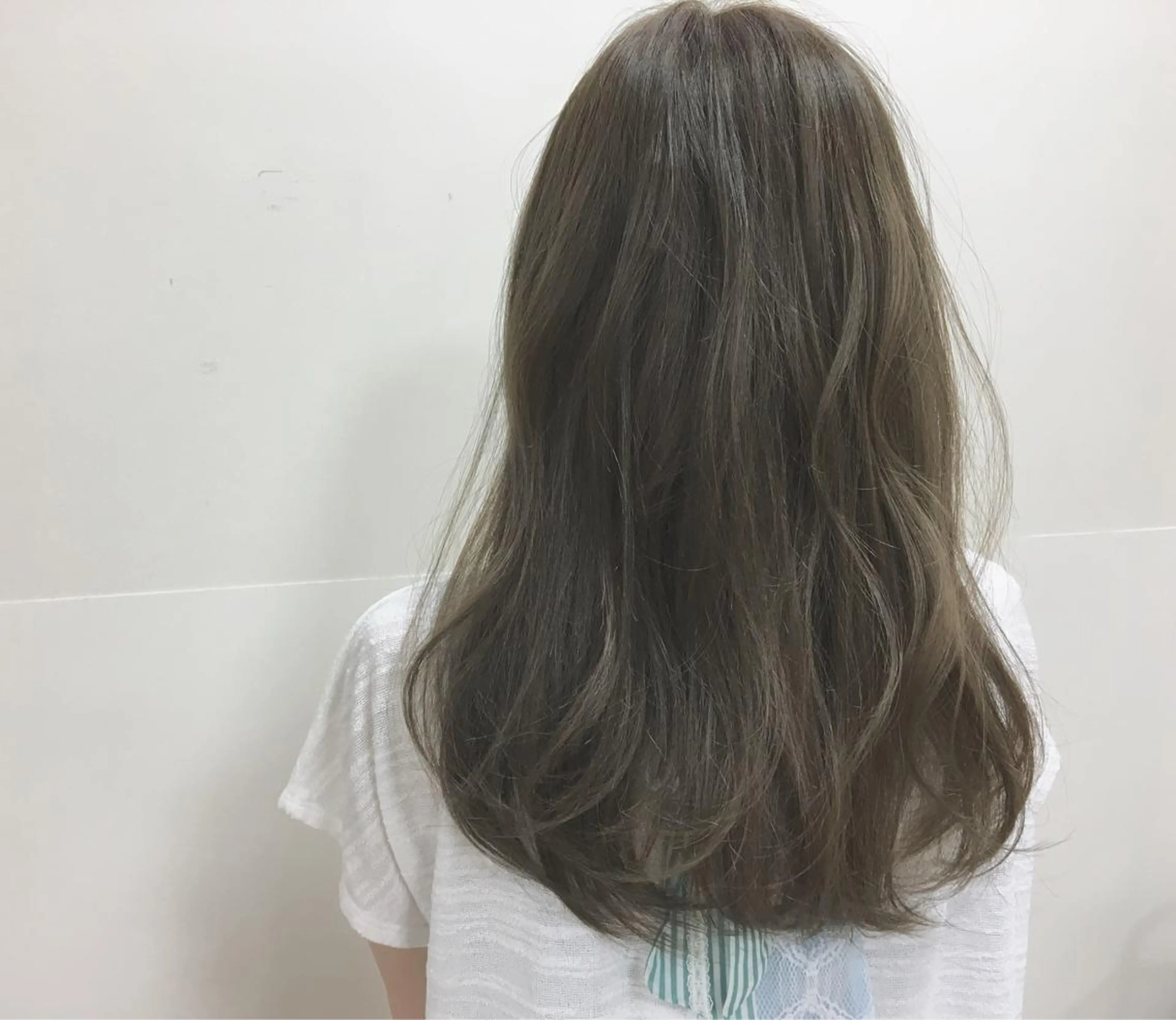 カラー ヘアアレンジ グレージュ タナカ タクヤのヘアスタイル