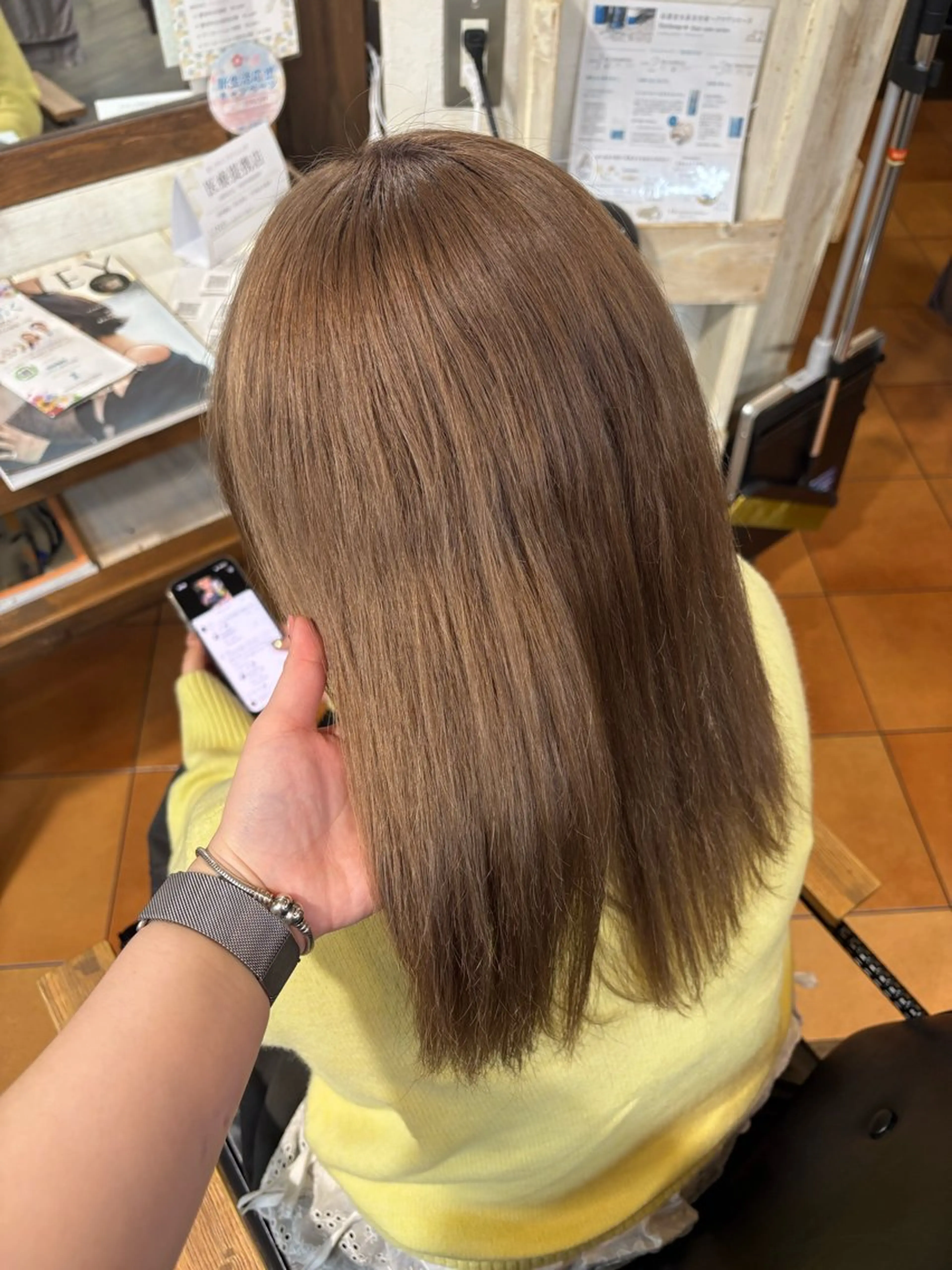 セミロング カラー 透明感カラー 元山 透明感艶カラー 🌻レイヤーカットのヘアスタイル