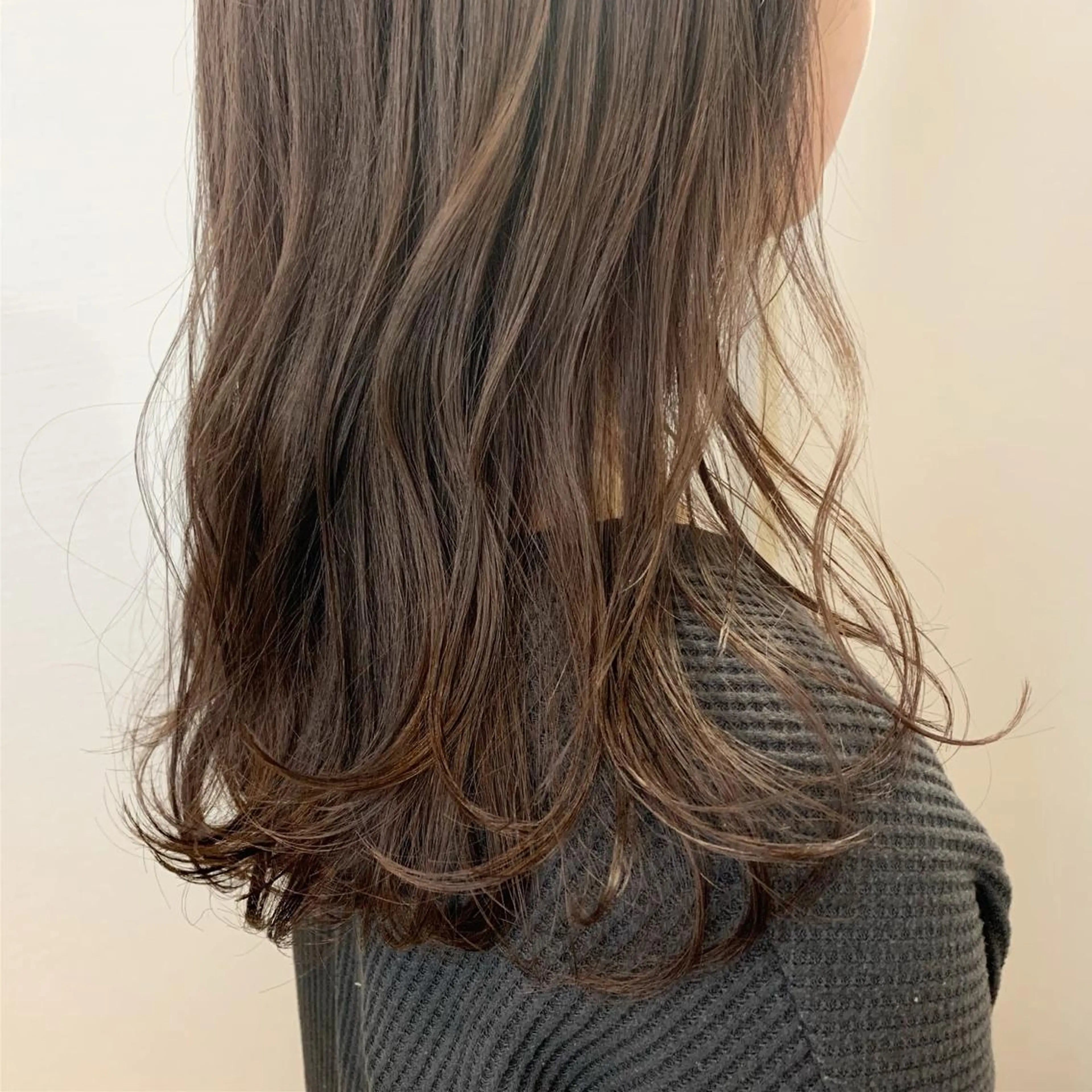ロング カラー ベージュカラー ミルクティーベージュ カット ヘアカラー トリートメント 【Uneユヌ】菊地 春那のヘアスタイル