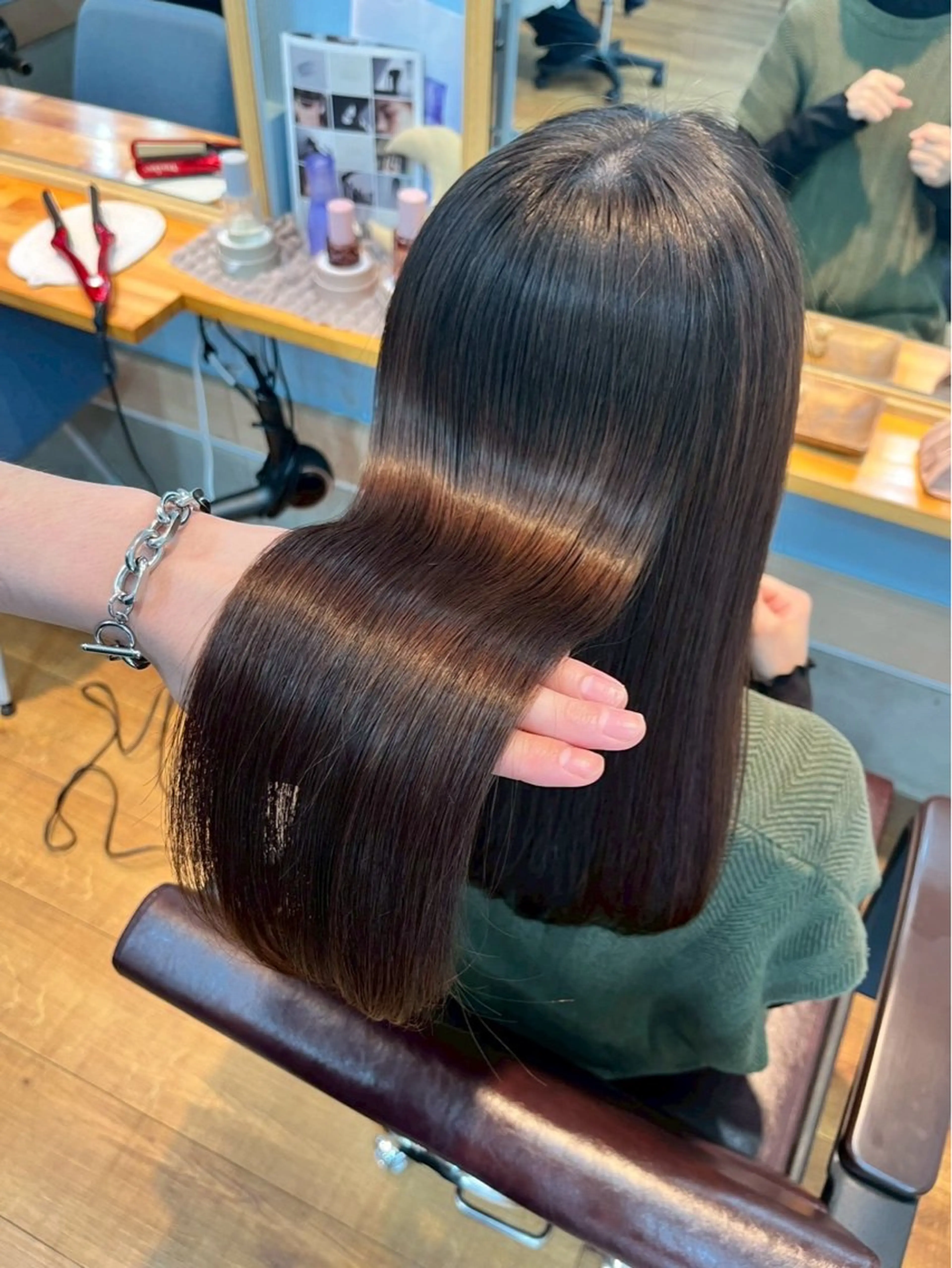 ロング カラー ヘアカラー トリートメント 《髪質改善 UN BLEACH》のヘアスタイル