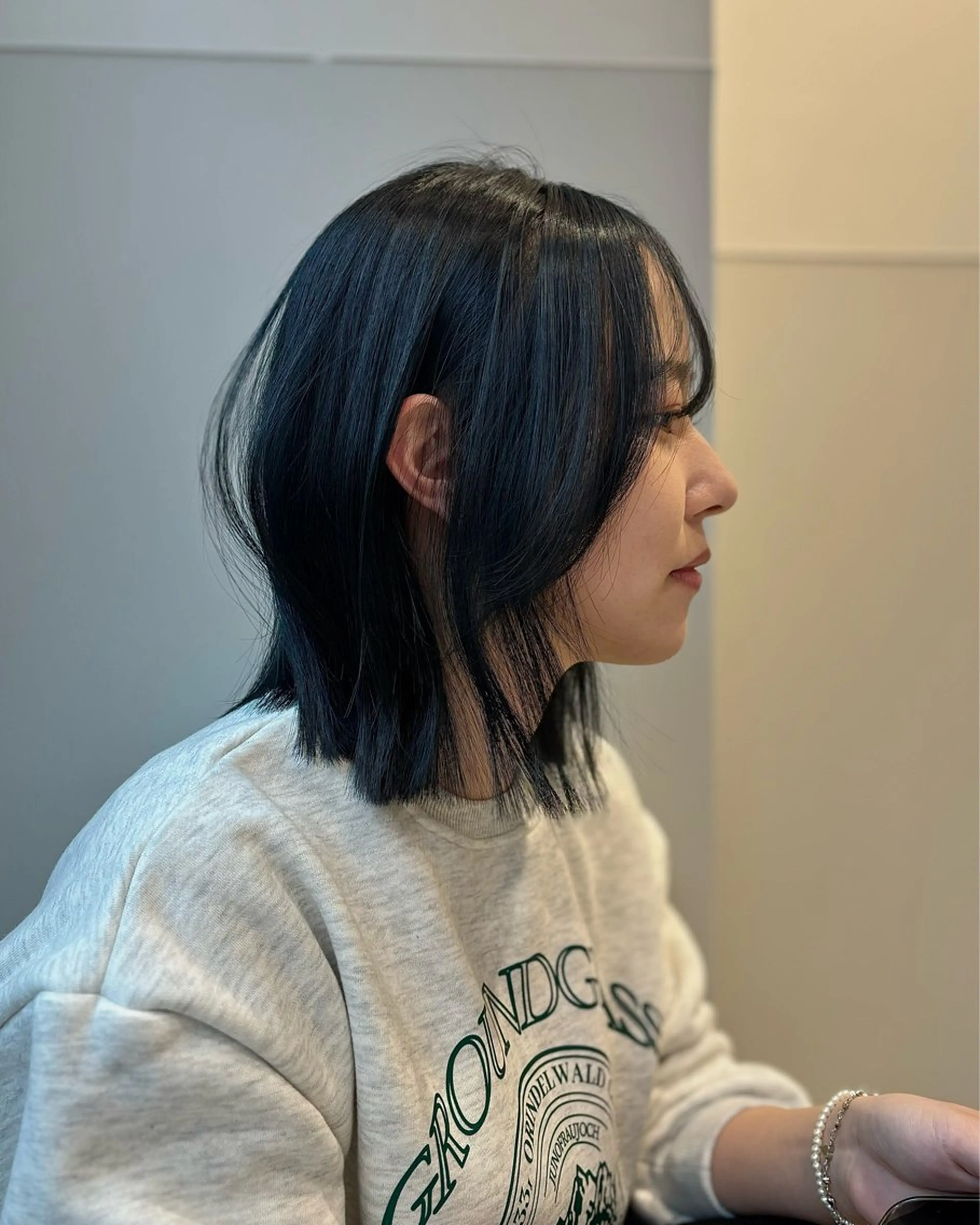 ショート カラー パーマ ヘアアレンジ メンズ 切りっぱなしボブ メンズ韓国風 ボブ くせ毛 髪質改善 カット ヘアカラー トリートメント 切りっぱなしヘアボブ ミディアムヘアRYOのヘアスタイル