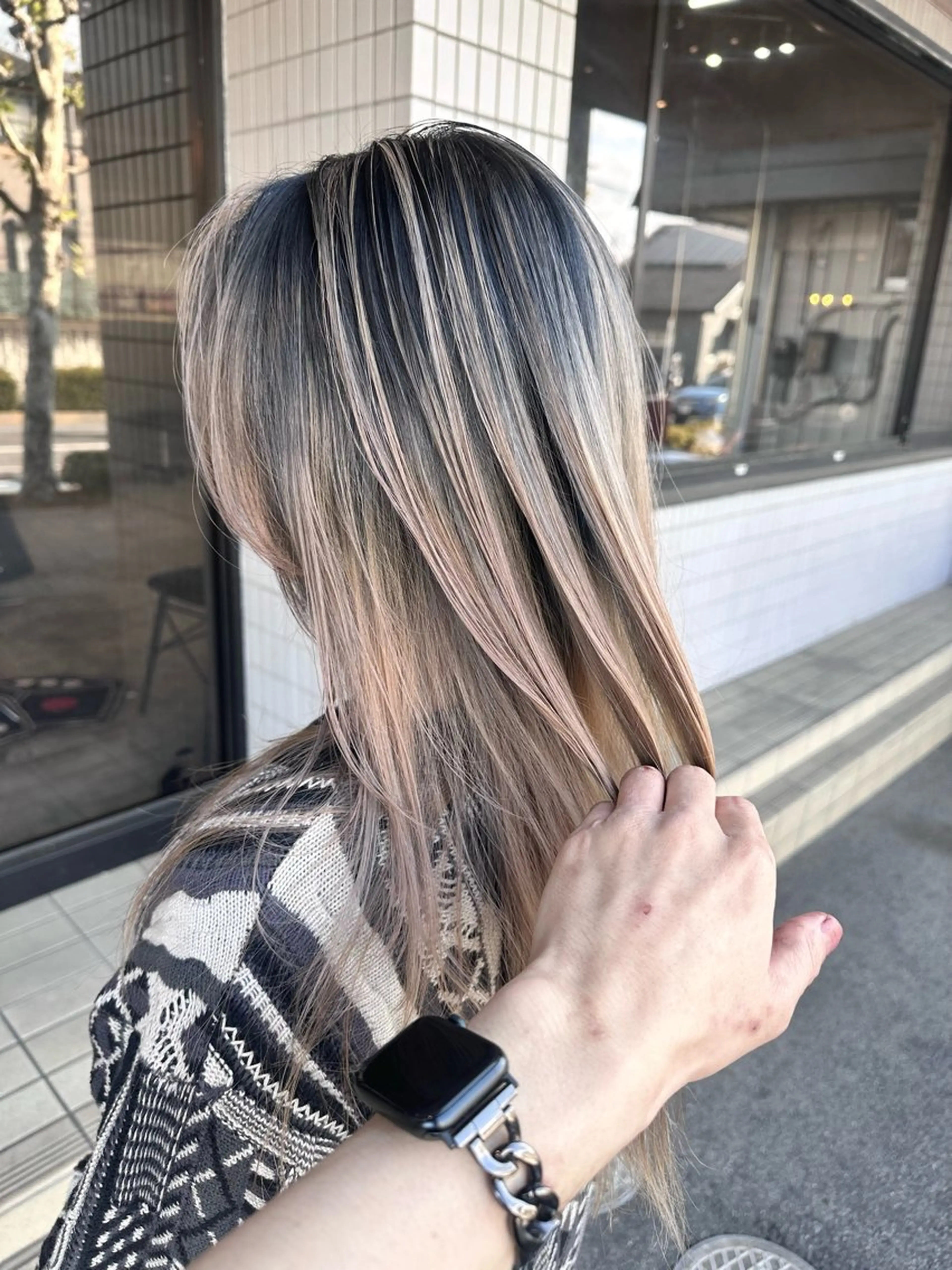 セミロング タカツド ユウキのヘアスタイル