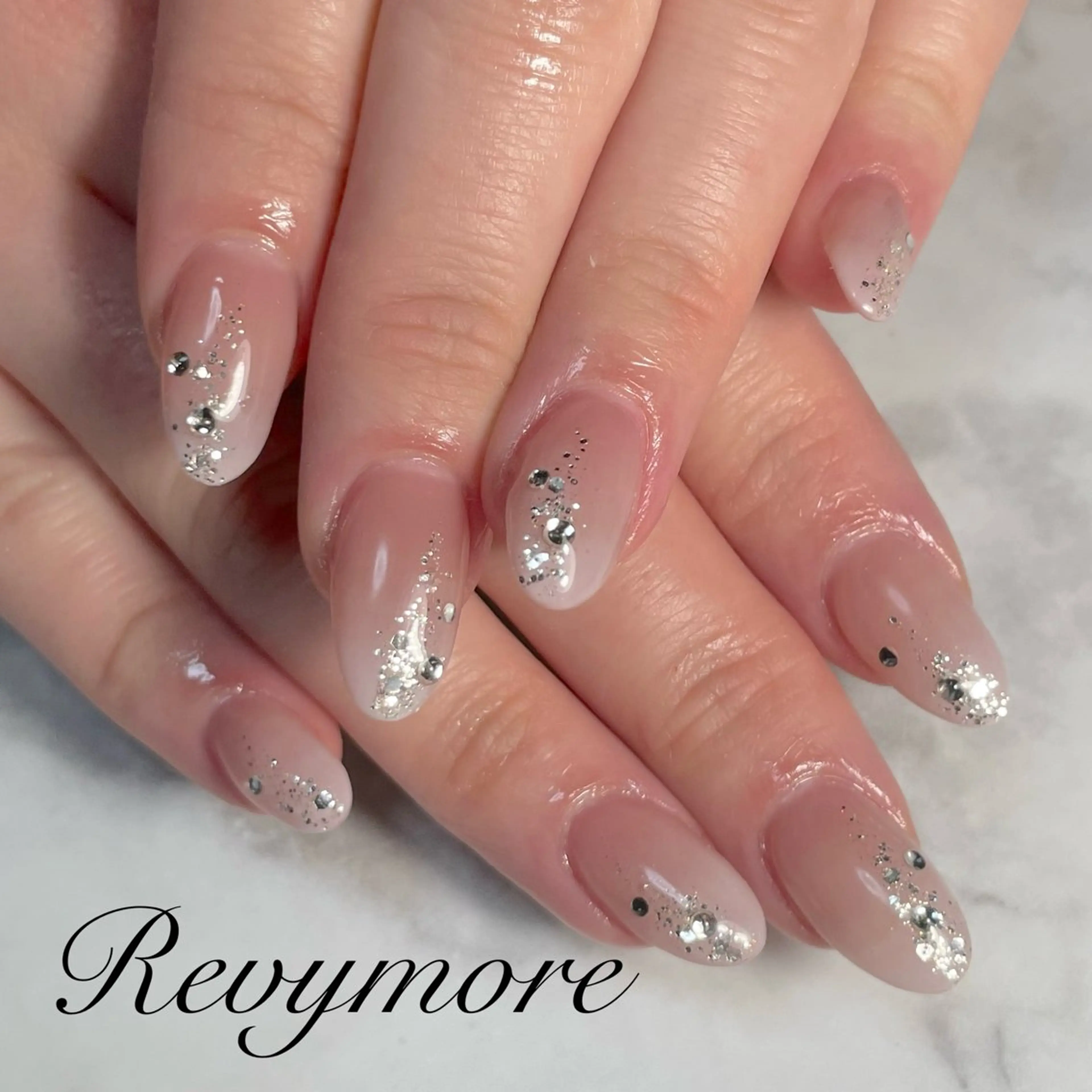 ネイル ジェルネイル ニュアンスネイル オフィスネイル シンプルネイル nail salon Revymoreのネイルデザイン