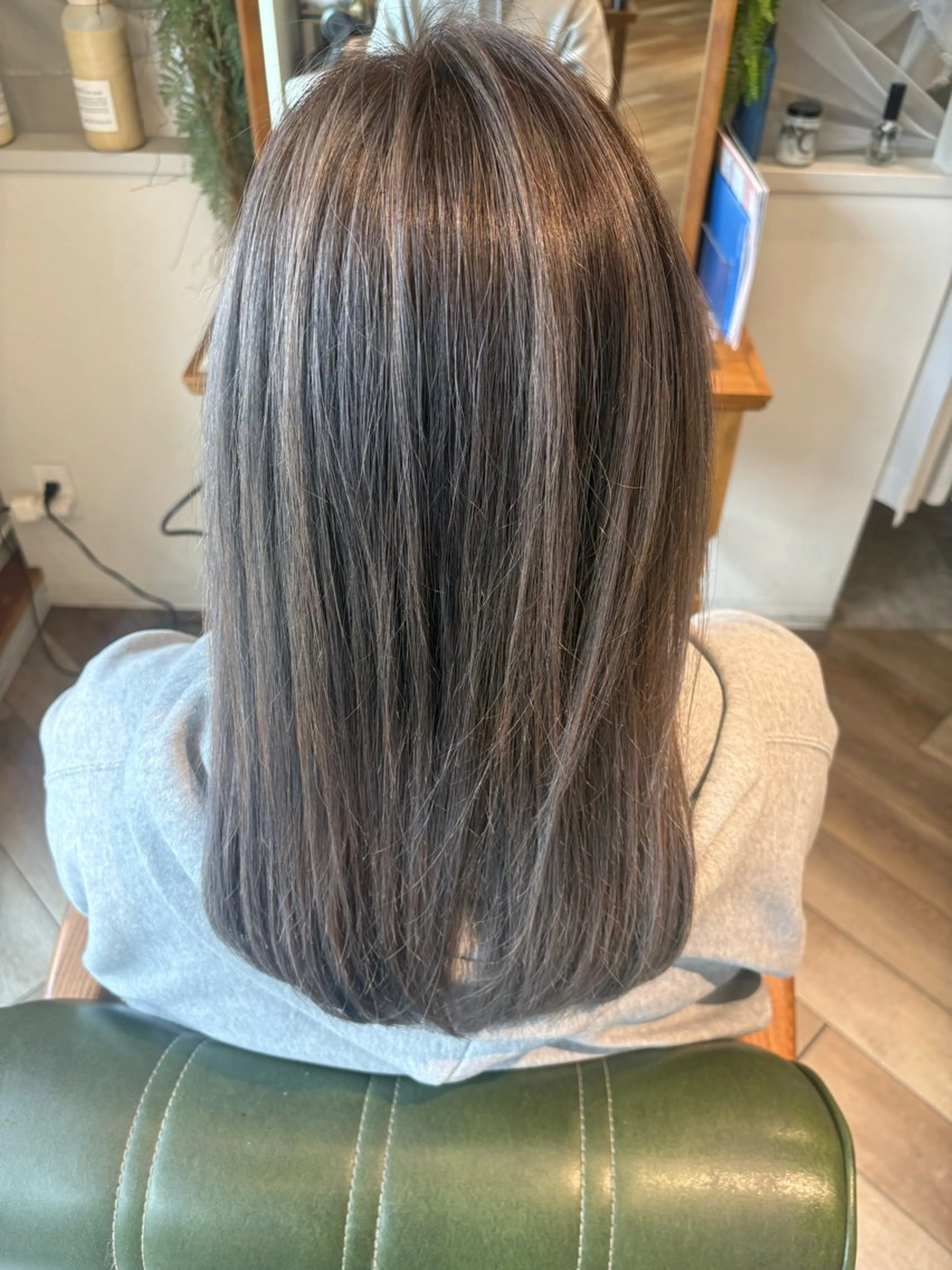 【4月中限定】【当日予約OK】似合わせレイヤーカット+ケアブリーチオンカラー〈バレイヤージュ〉+トリートメントの写真