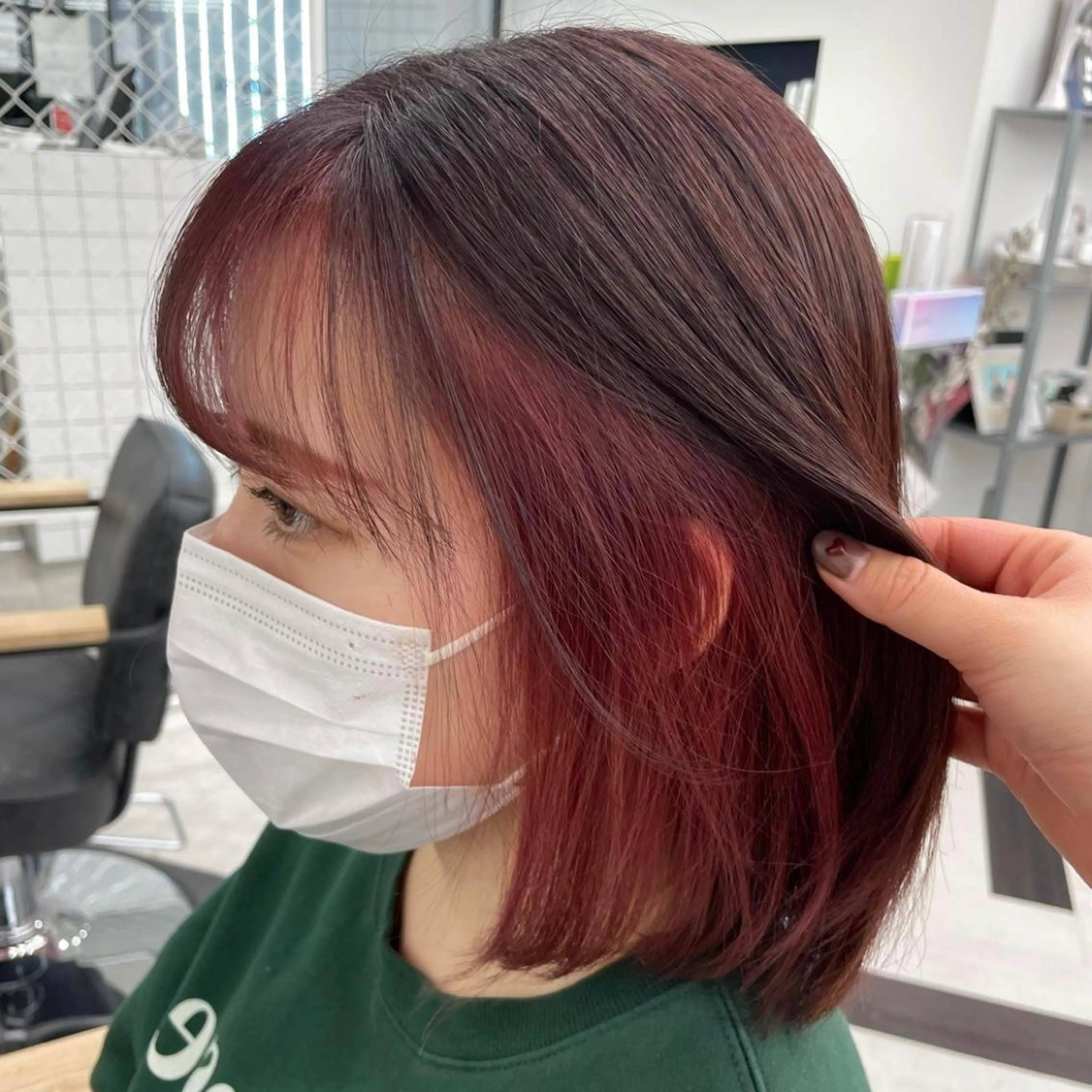 ミディアム カラー パーマ ヘアアレンジ メンズ キッズ ネイル マツエク・マツパ アイブロウ ピンクカラー レッドカラー カラーマツエク ピンク 赤色 mona/ ストレートスタイル✨のヘアスタイル