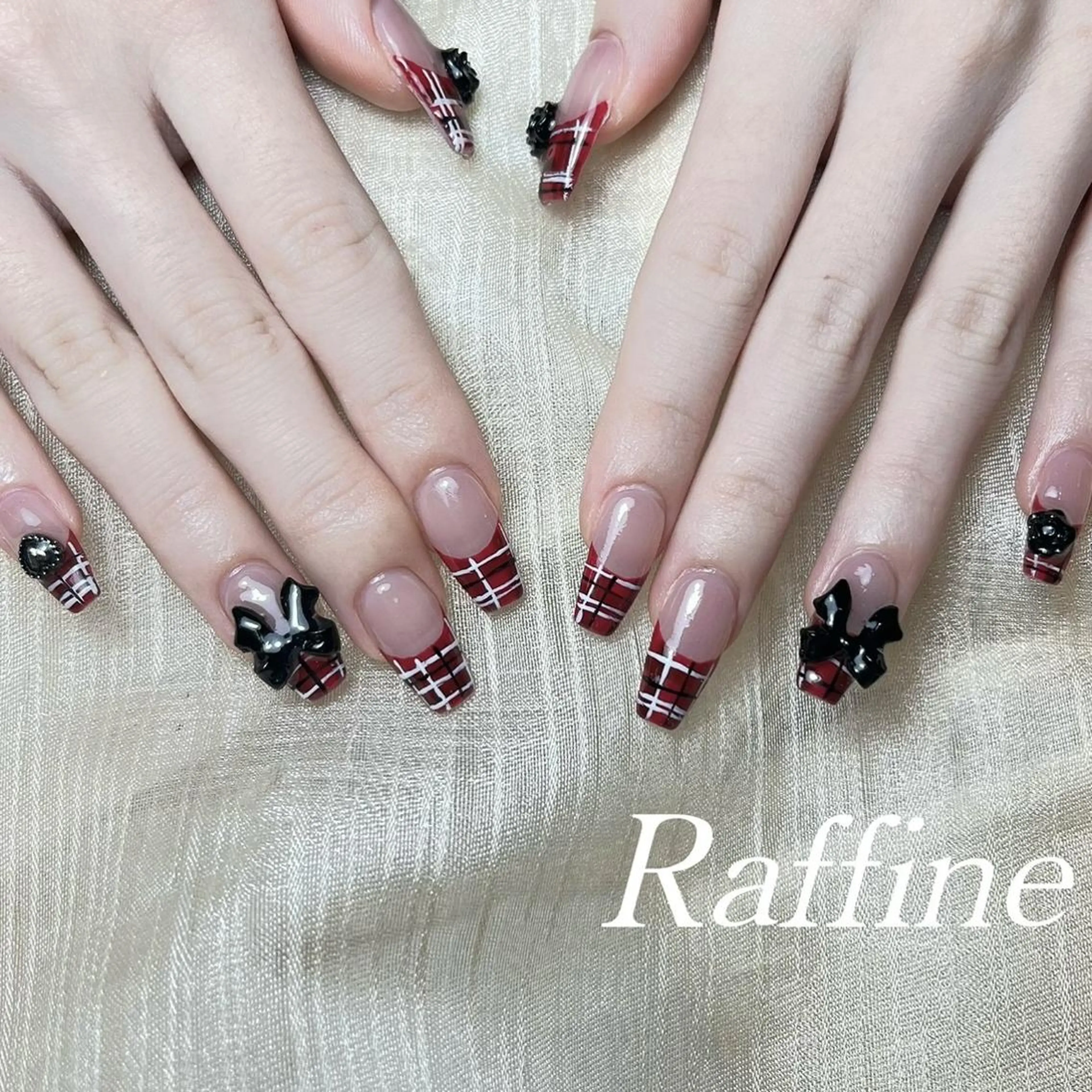 ネイル RAFFINE haru🦋🩵のネイルデザイン