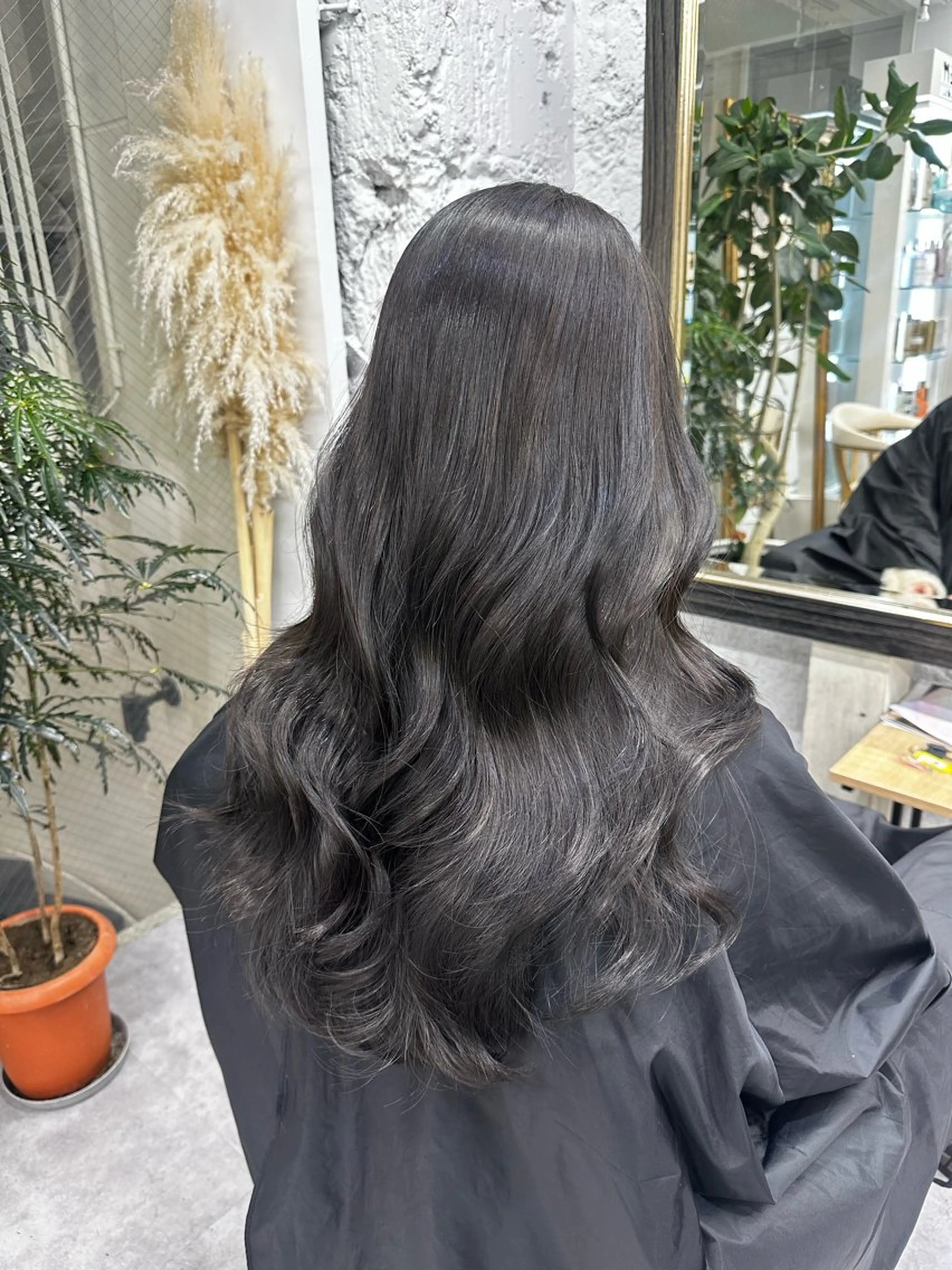 ロング レイヤーカット 瀧優華白髪ぼかし 大人レイヤー🩵のヘアスタイル