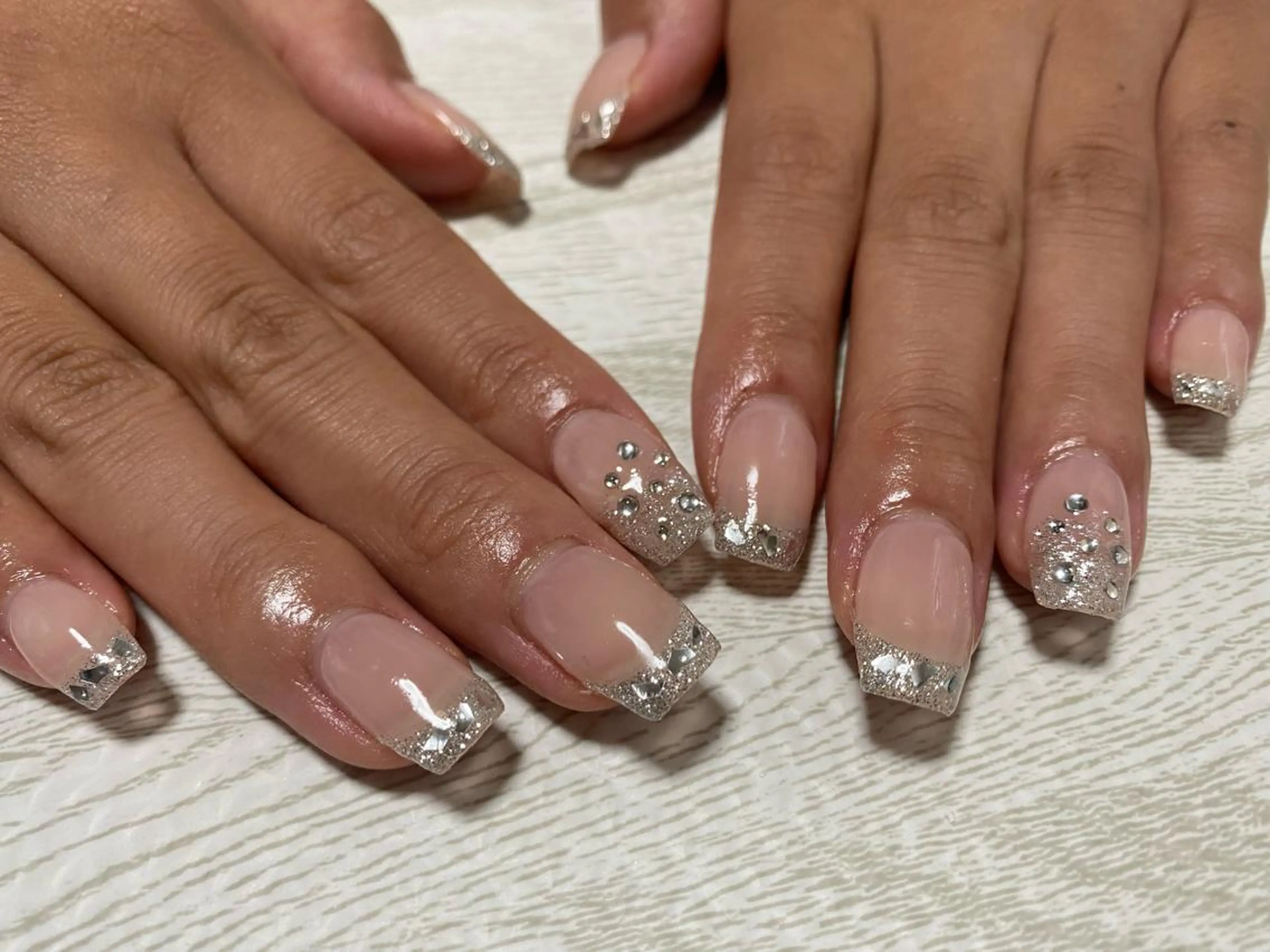 ネイル フレンチネイル ガラスフレンチ シンプルネイル スクエアネイル ハンドネイル Ulu  Nail 🌱MOMOKAのネイルデザイン