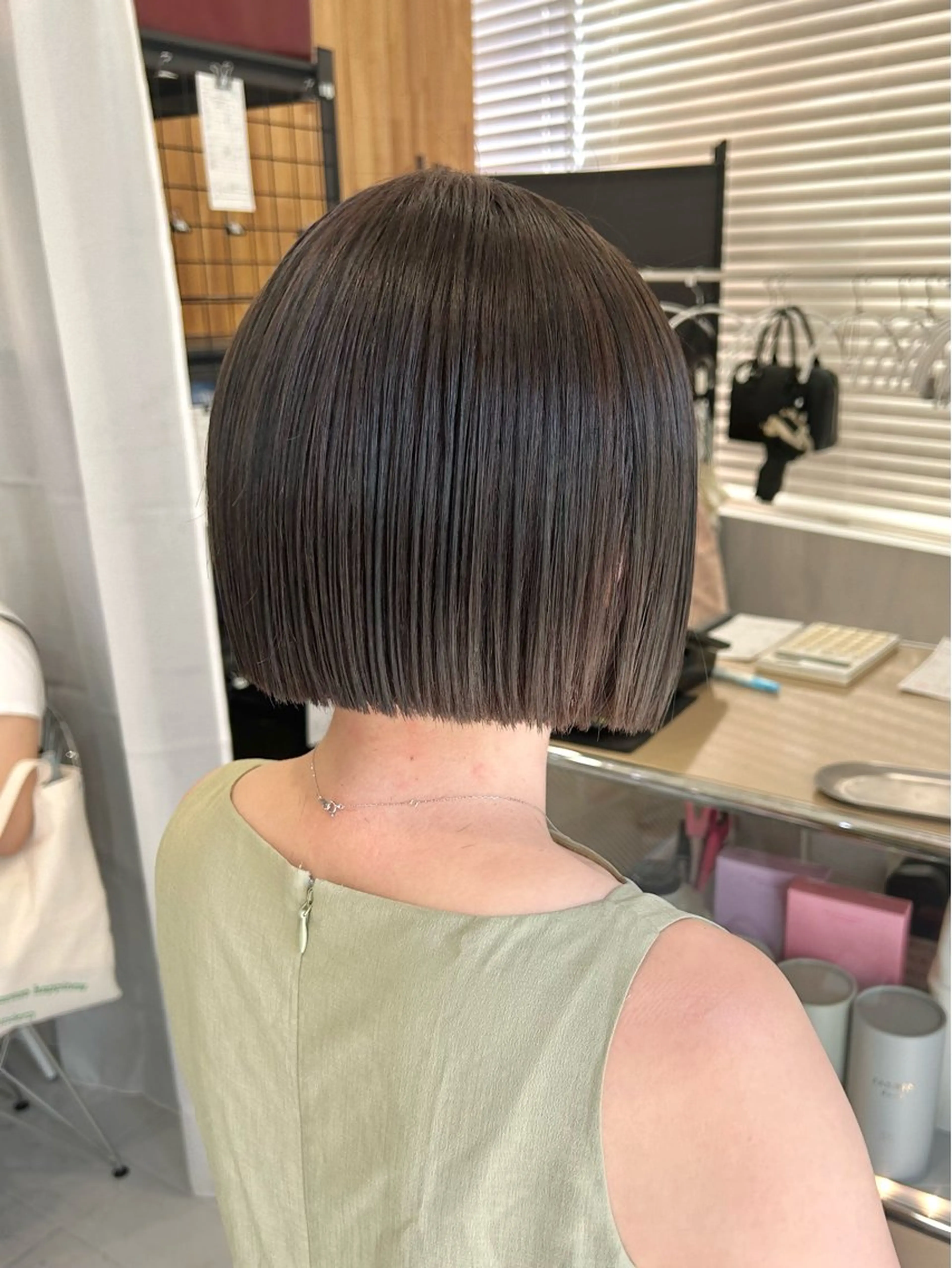 ショート カラー カット ヘアカラー トリートメント ぱつっとボブ/ 小野あかねのヘアスタイル