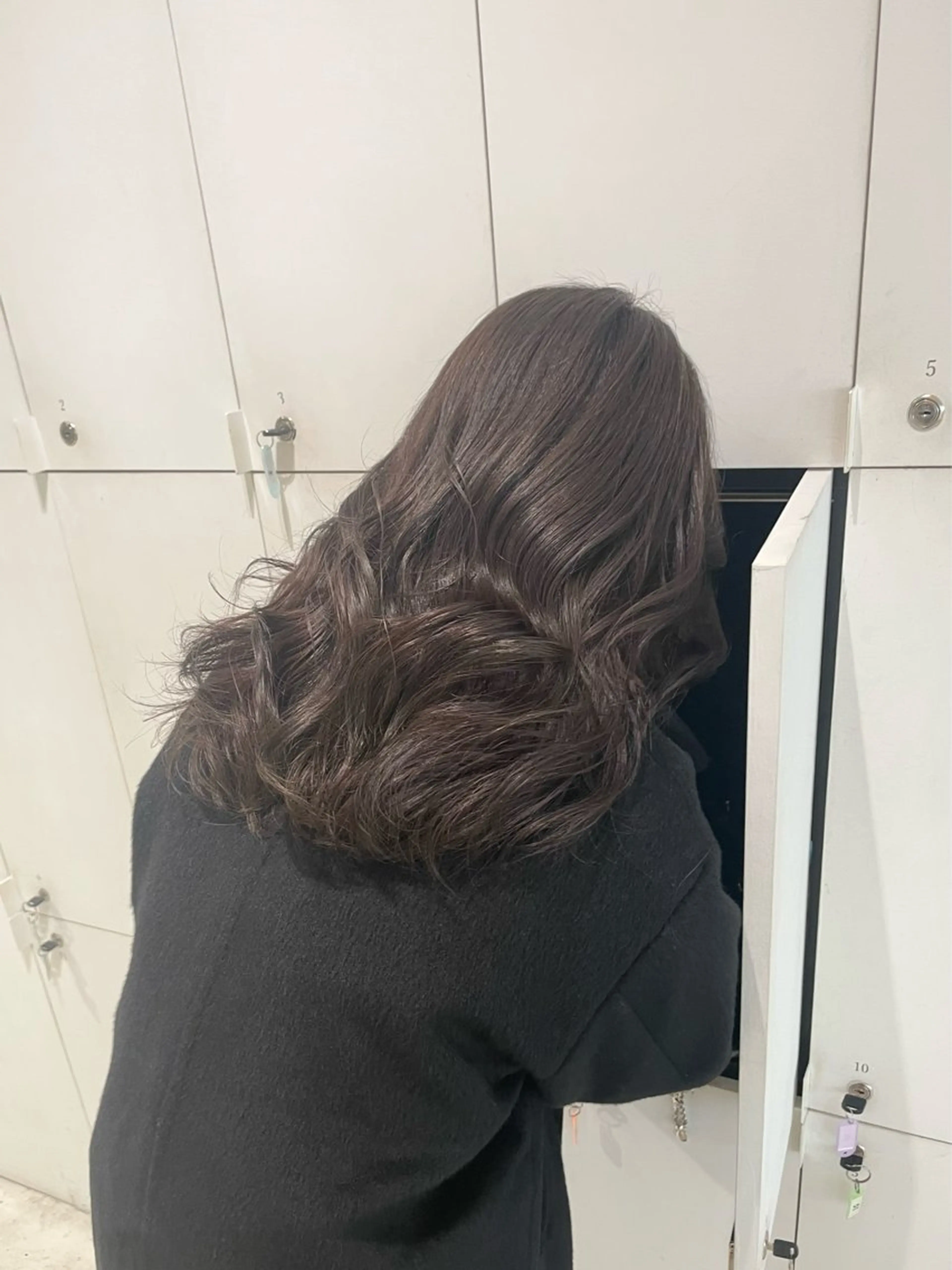 セミロング カラー ヘアカラー loely 💞miyuのヘアスタイル